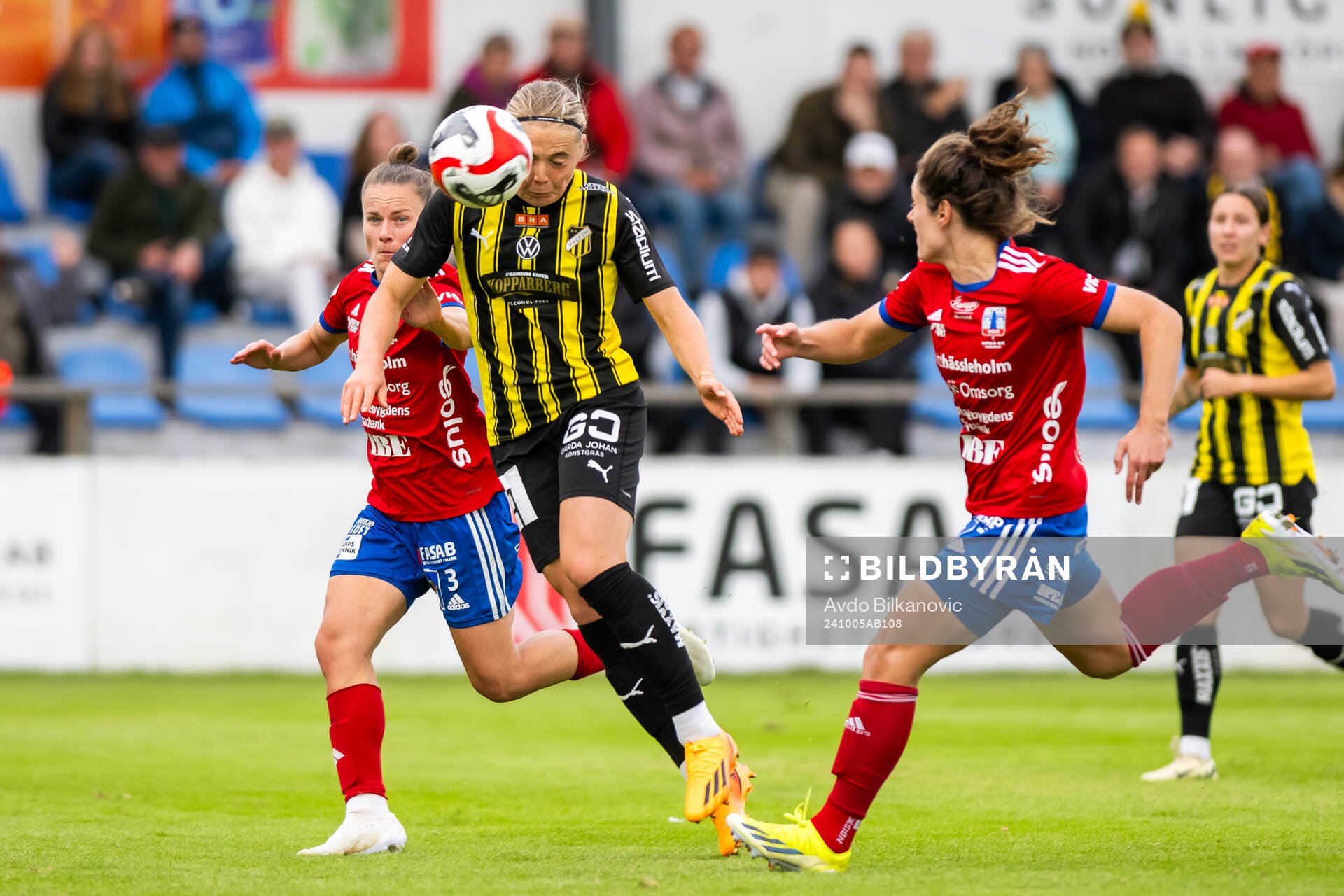Häckens Paulina Nyström nickar