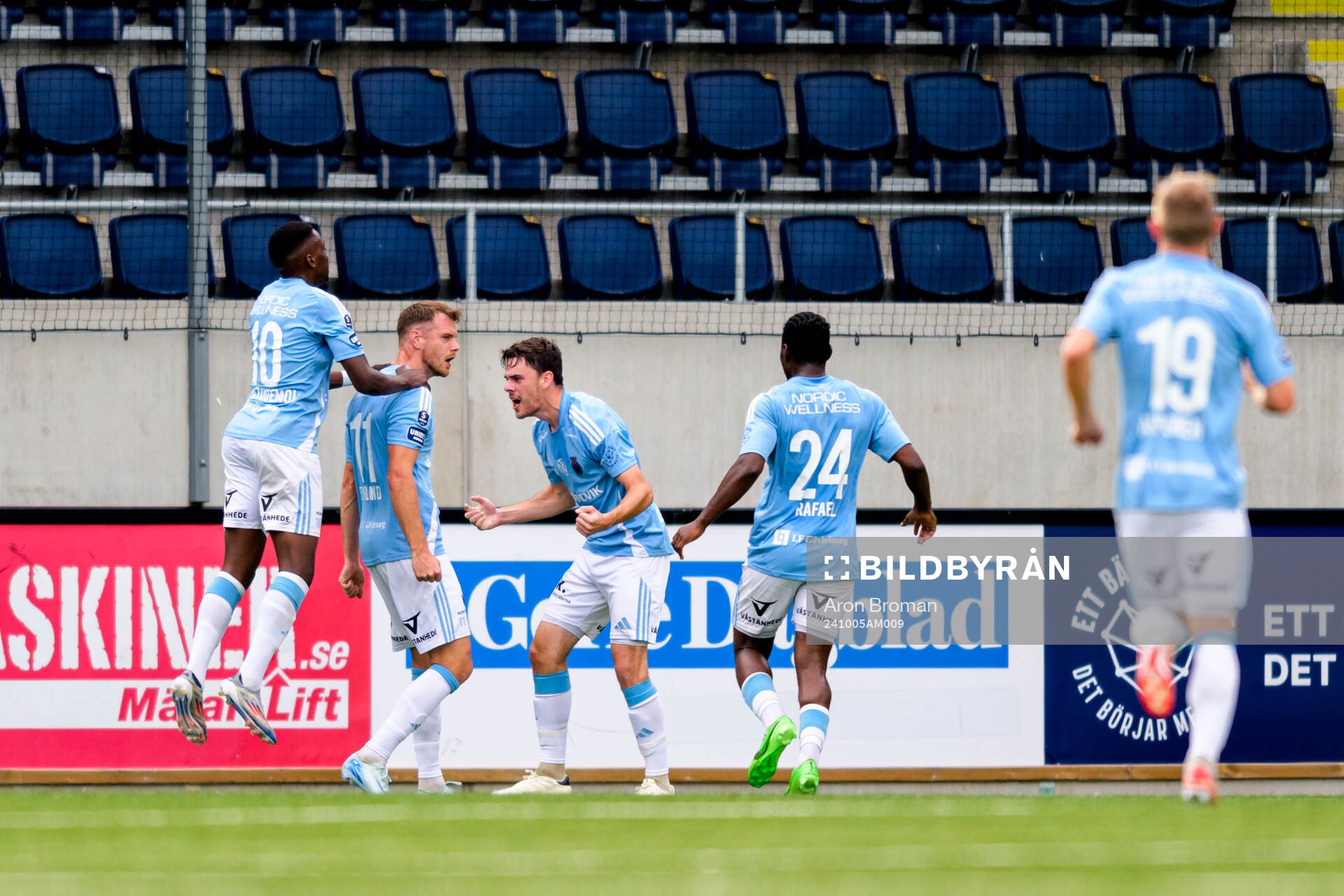 Gefles Leo Englund jublar efter 2-0 under fotbollsmatchen i Superettan mellan Gefle och Brage den 5 oktober 2024 i Gävle. 