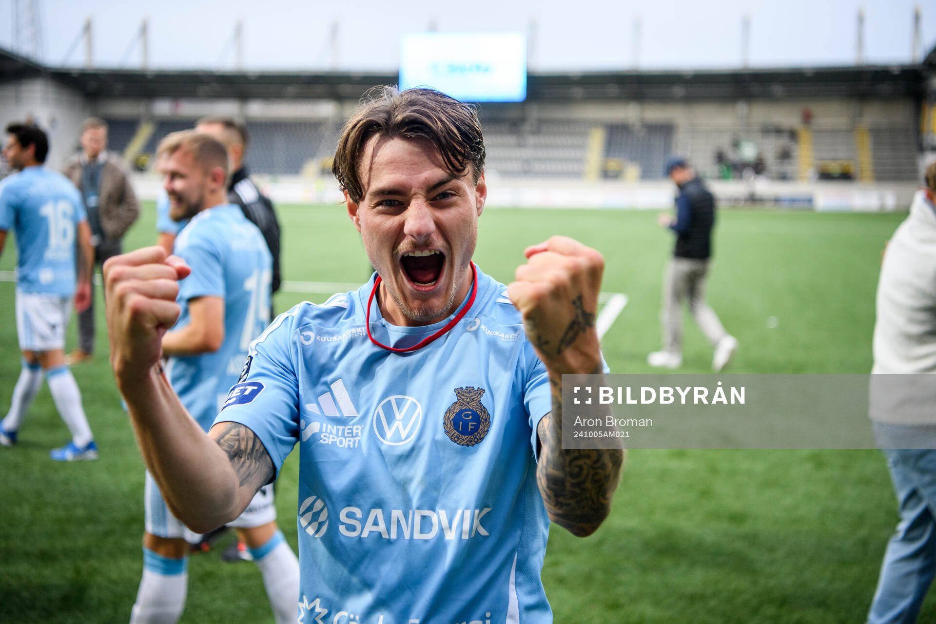 Gefles Adrian Edqvist jublar