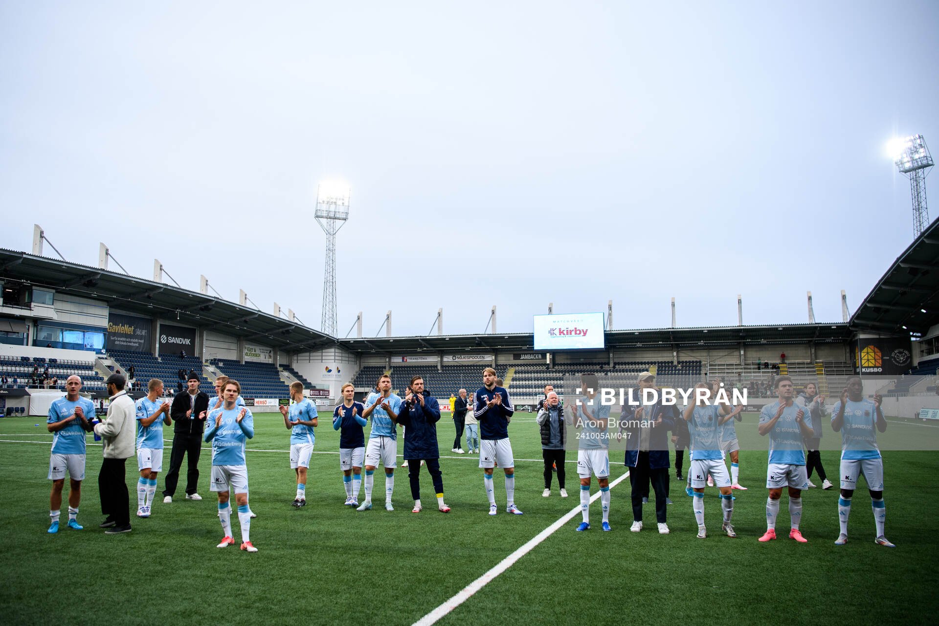 Gefles spelare jublar