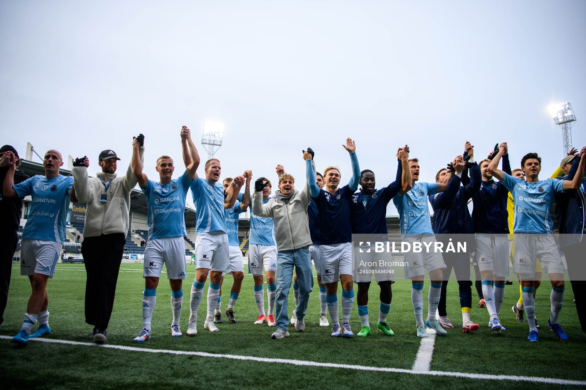 Gefles spelare jublar
