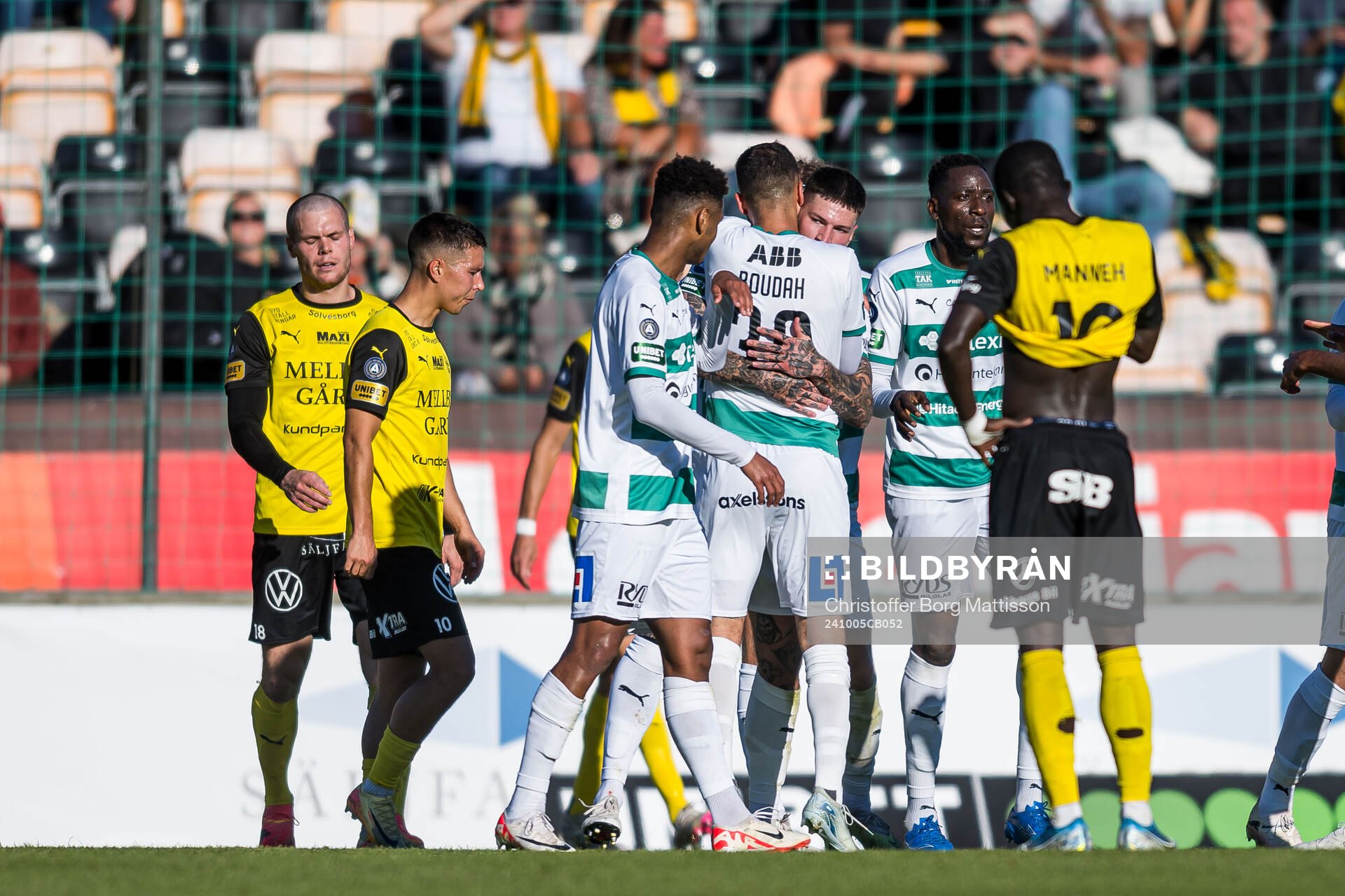Västerås Abdelrahman Boudah Saidi och Isak Jönsson jublar