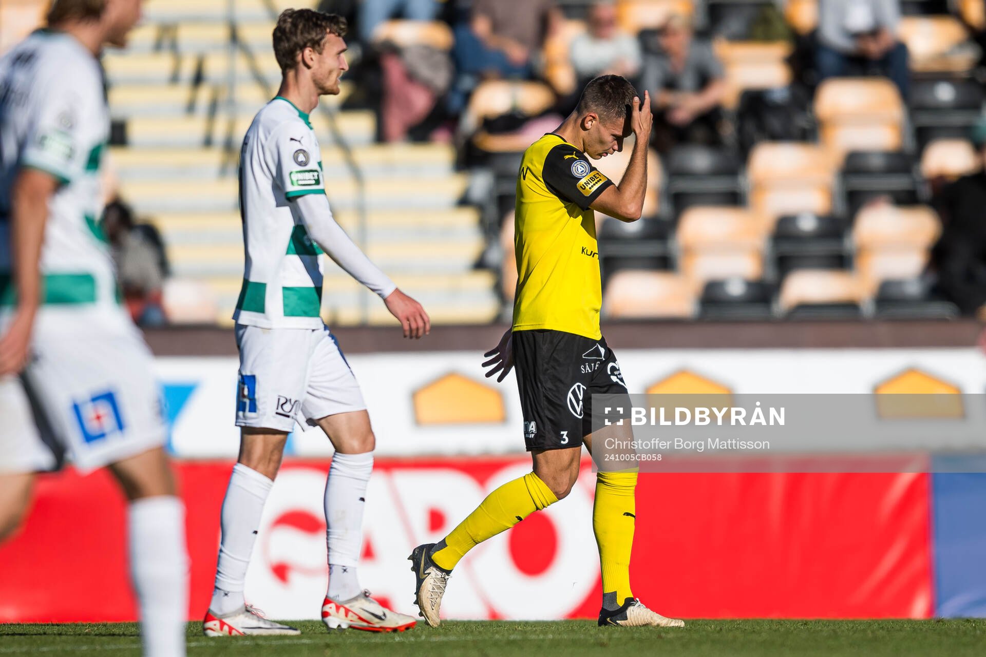 Västerås Viktor Granath och Mjällbys Arvid Brorsson