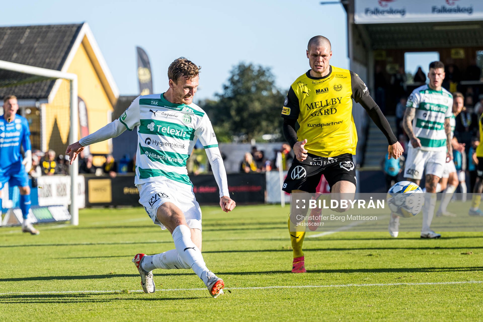 Västerås Viktor Granath och Mjällbys Jacob Bergström