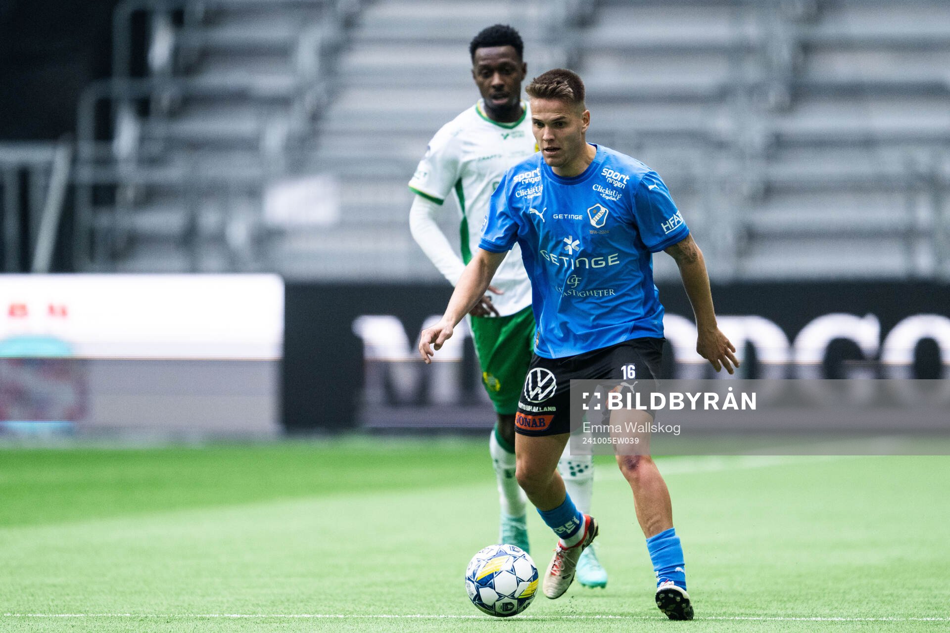 Halmstads Niilo Mäenpää under fotbollsmatchen i Allsvenskan mellan Hammarby och Halmstad den 5 oktober 2024 i Stockholm. 