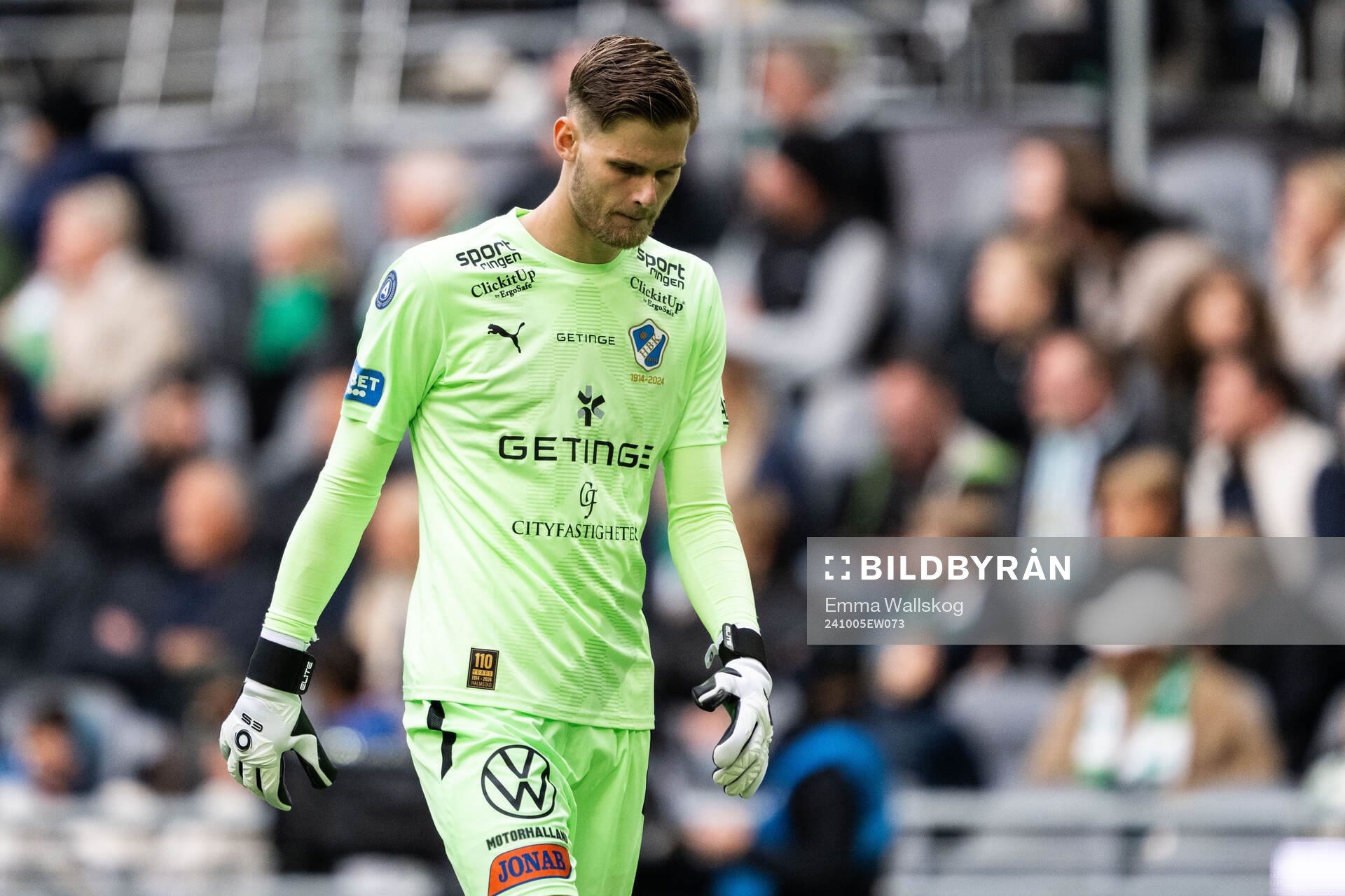 Halmstads målvakt Tim Rönning deppar
