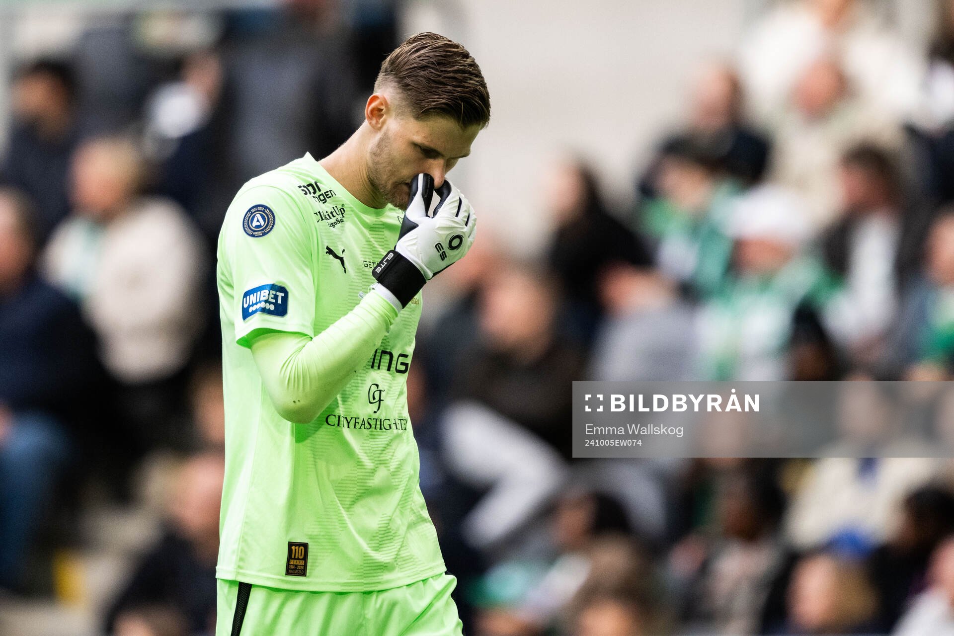 Halmstads målvakt Tim Rönning deppar