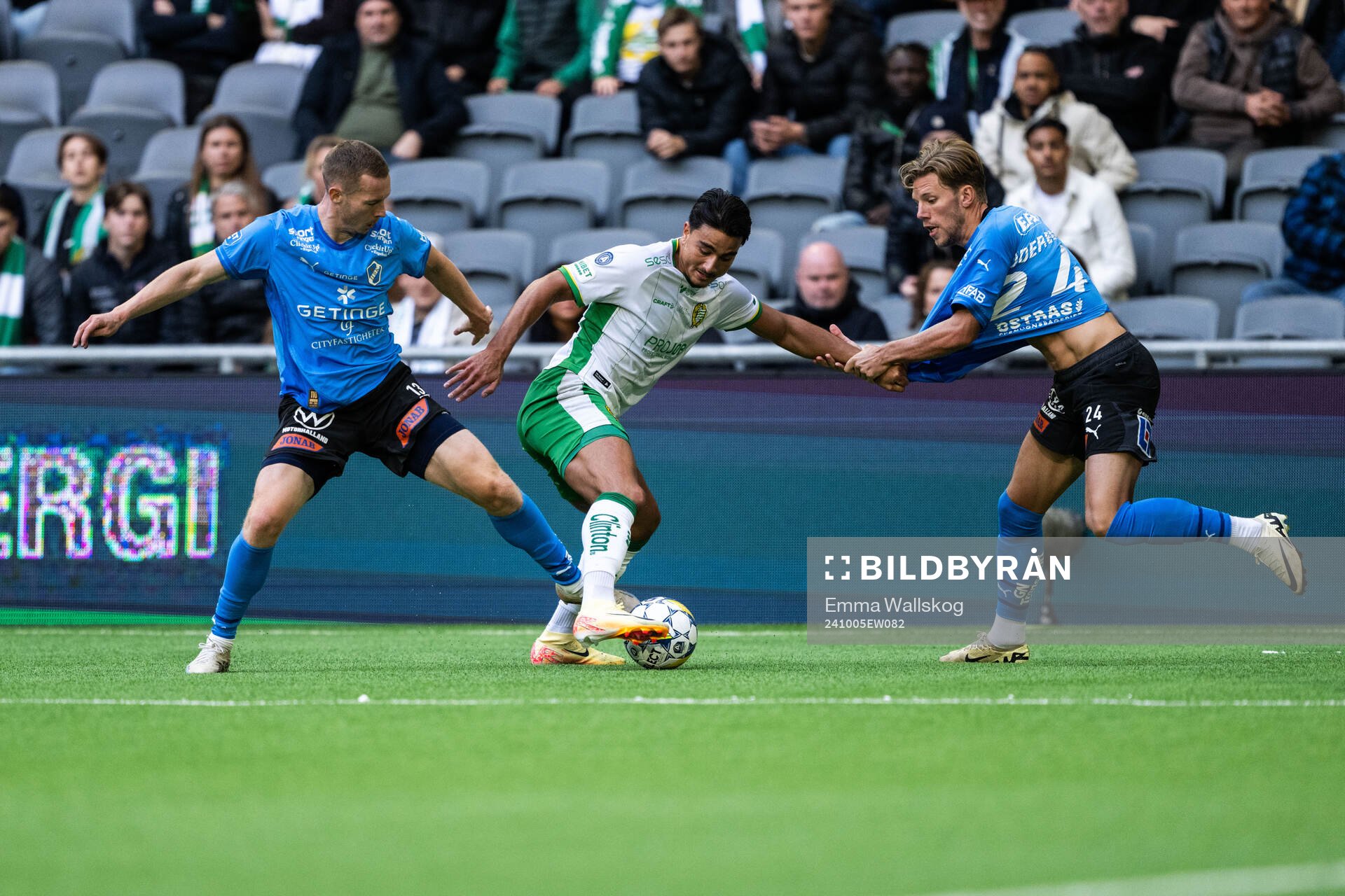 Hammarbys Jusef Erabi mot Halmstads Gisli Eyjolfsson och