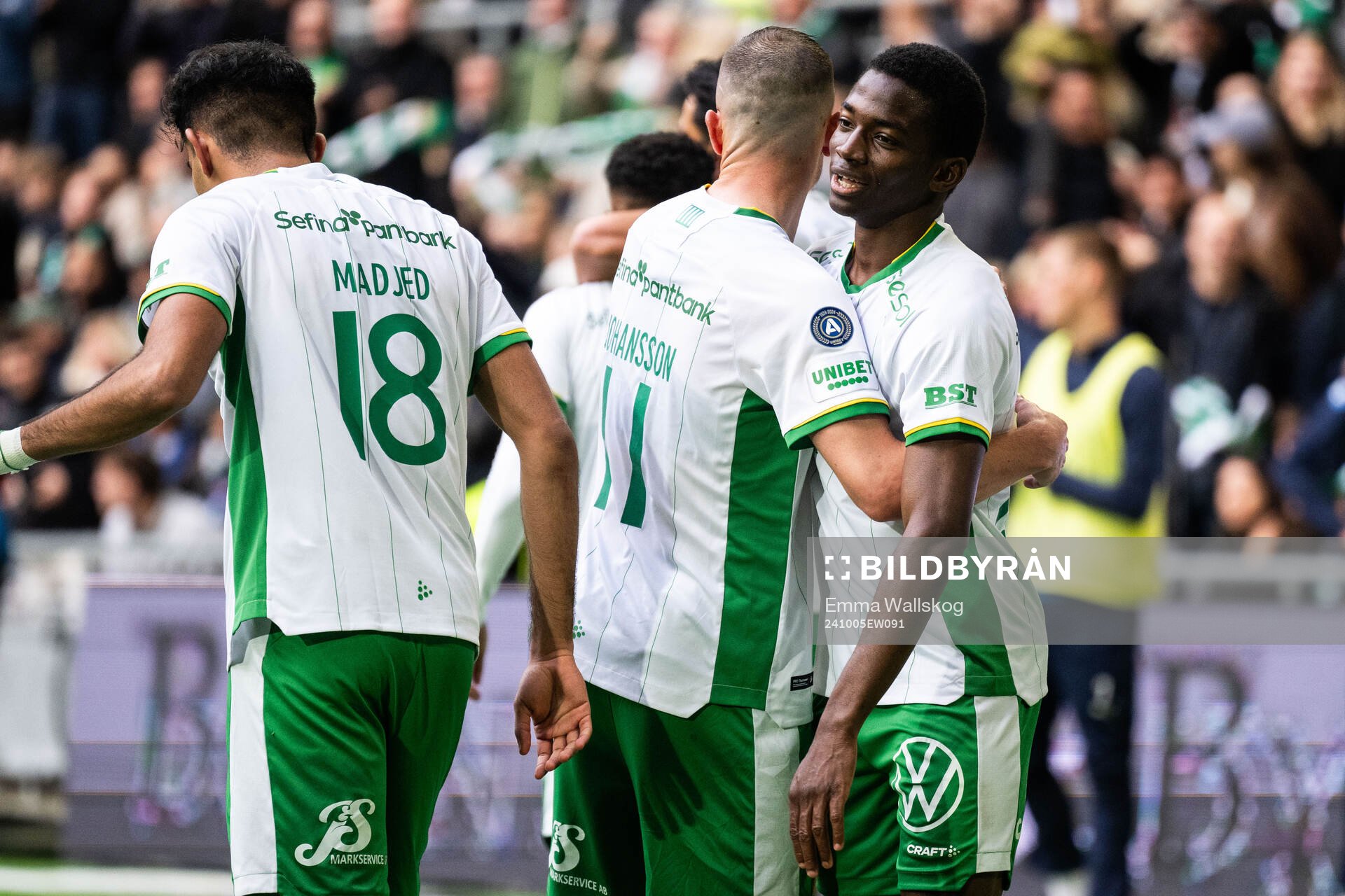 Hammarbys Bouzomana Toure jublar med Oscar Johansson