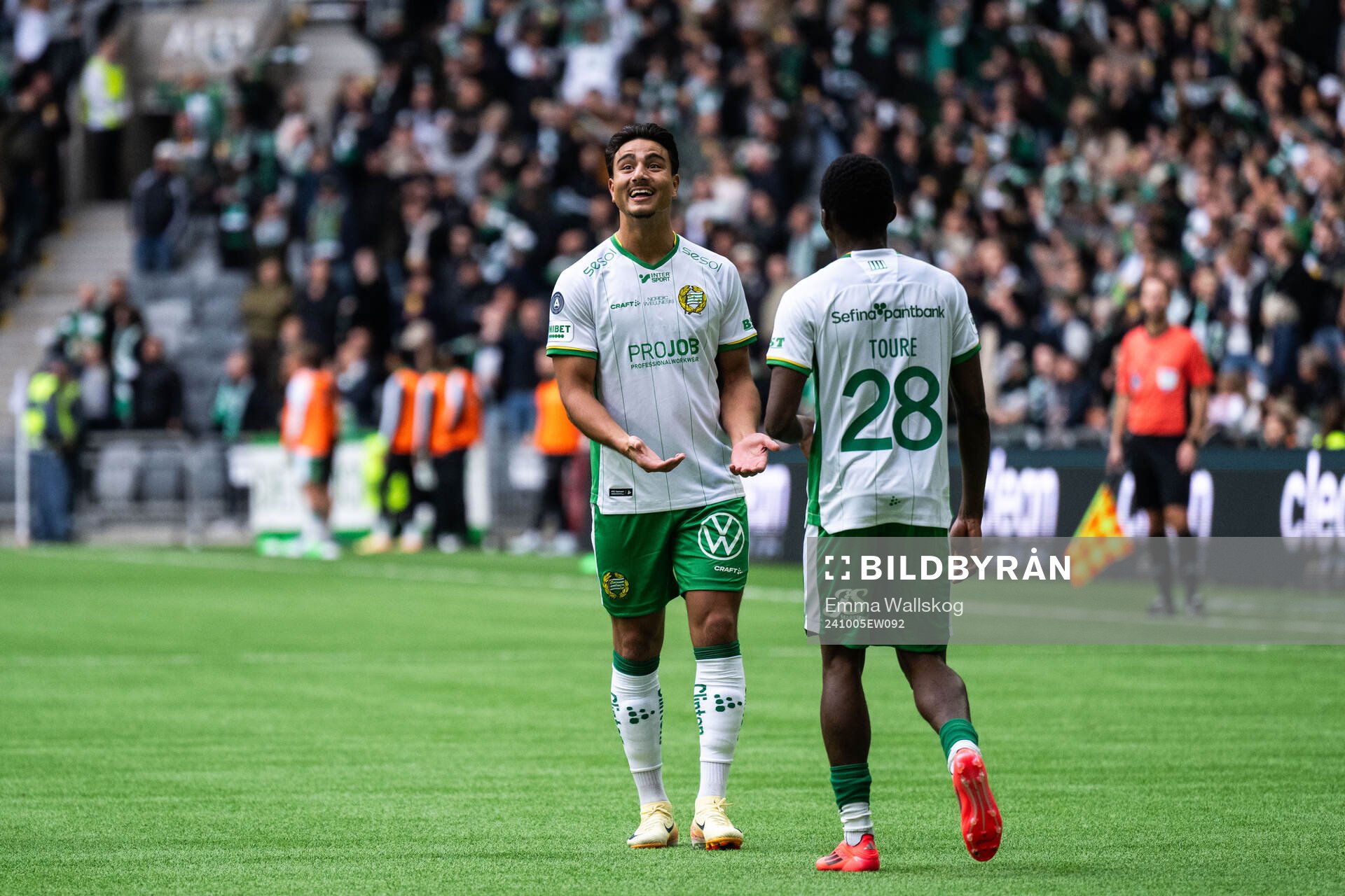 Hammarbys Bouzomana Toure jublar med Jusef Erabi