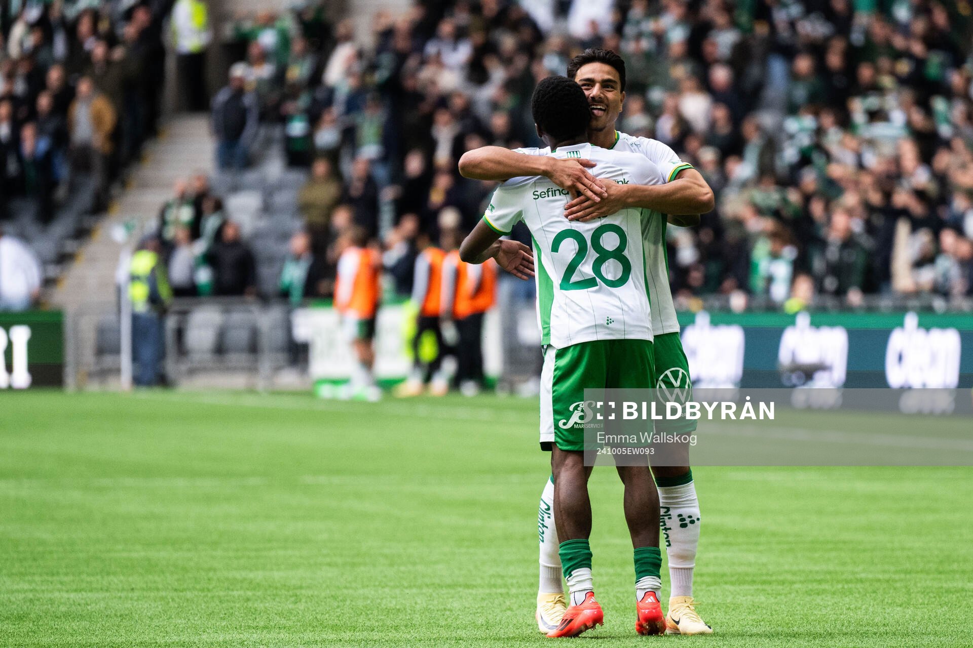 Hammarbys Bouzomana Toure jublar med Jusef Erabi