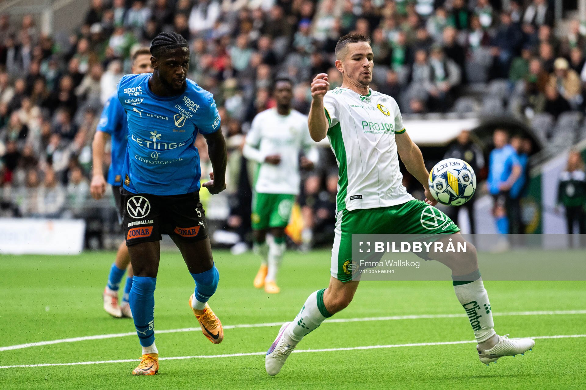 Halmstads Joseph Baffoe och Hammarbys Oscar Johansson