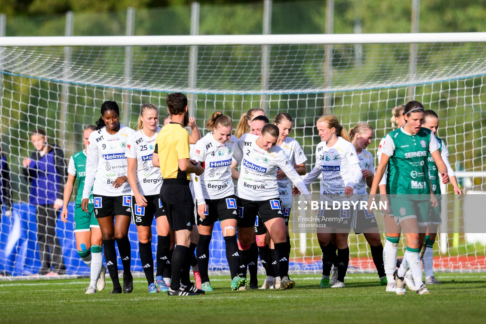 Mallbackens spelare jublar