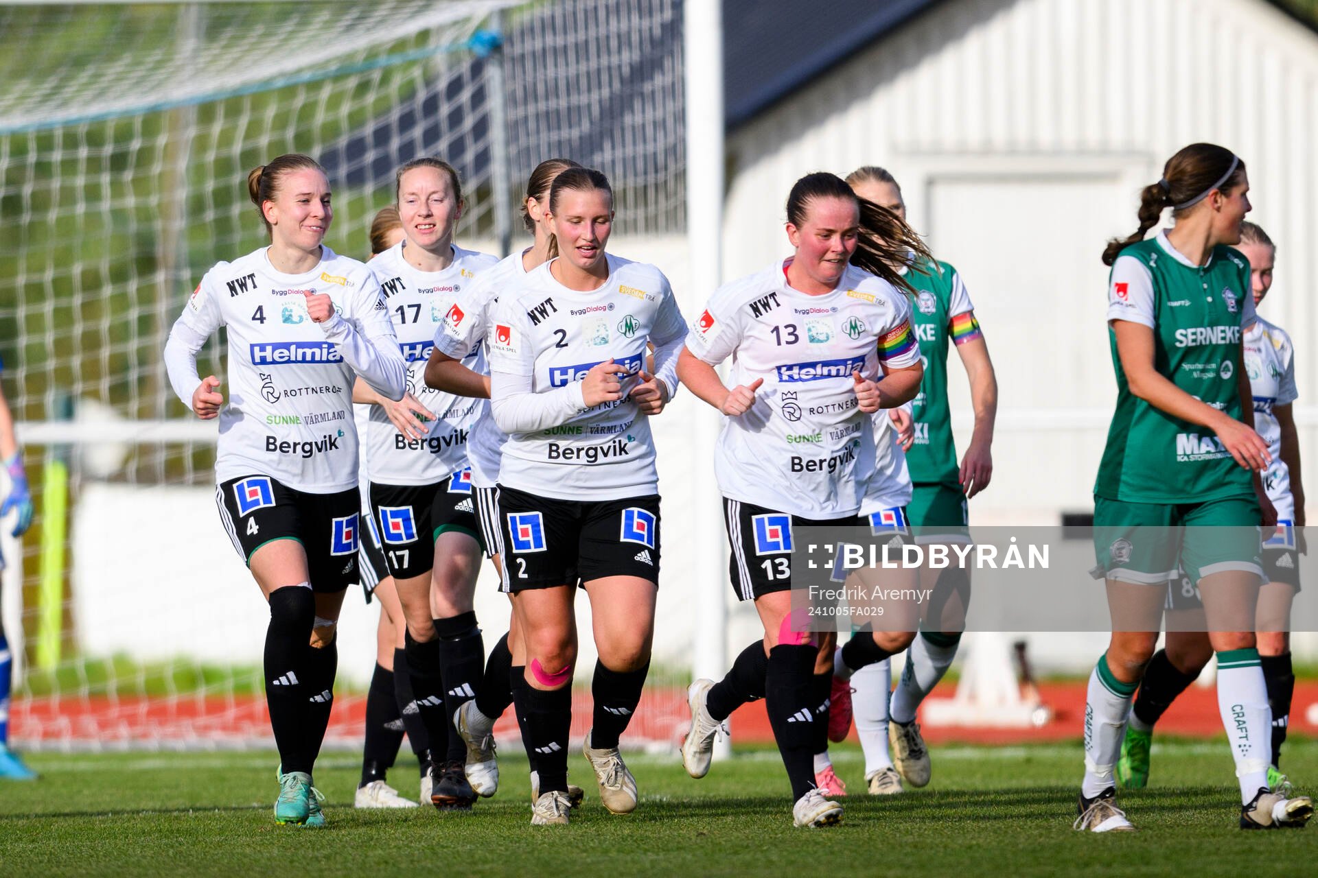 Mallbackens spelare jublar