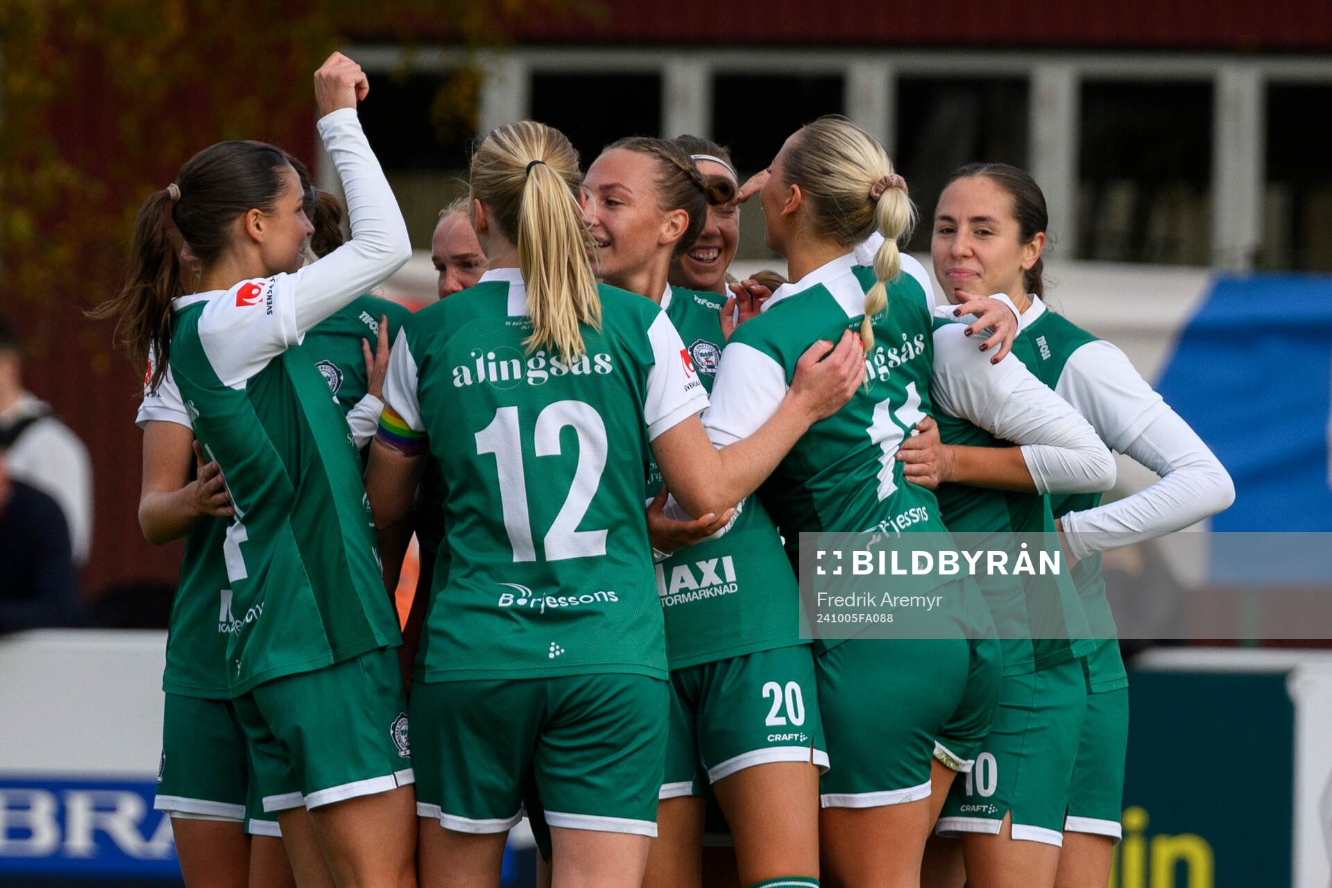 Alingsås spelare jublar