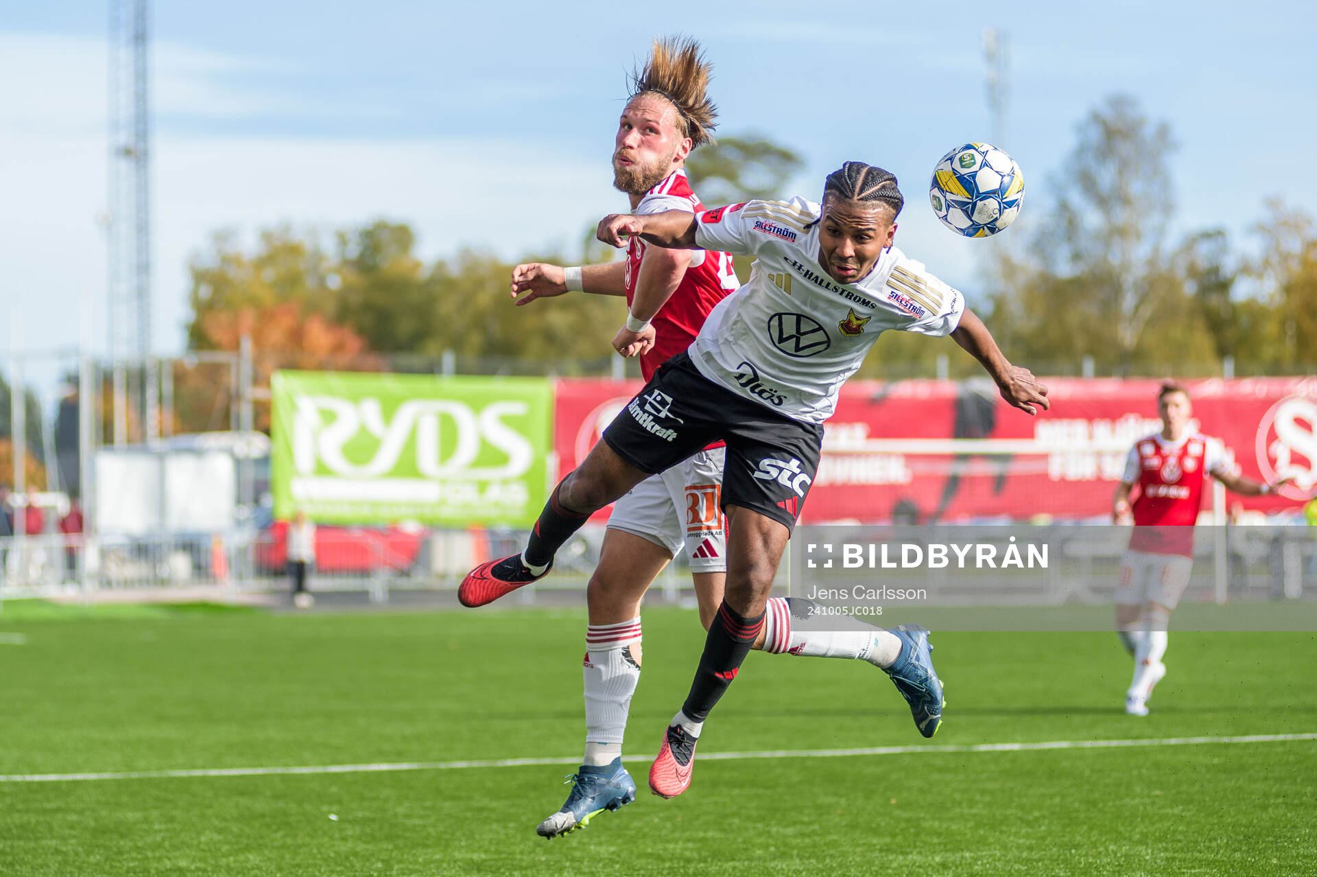 Sandvikens Kasper Harletun och Östersunds Nebiyou Perry