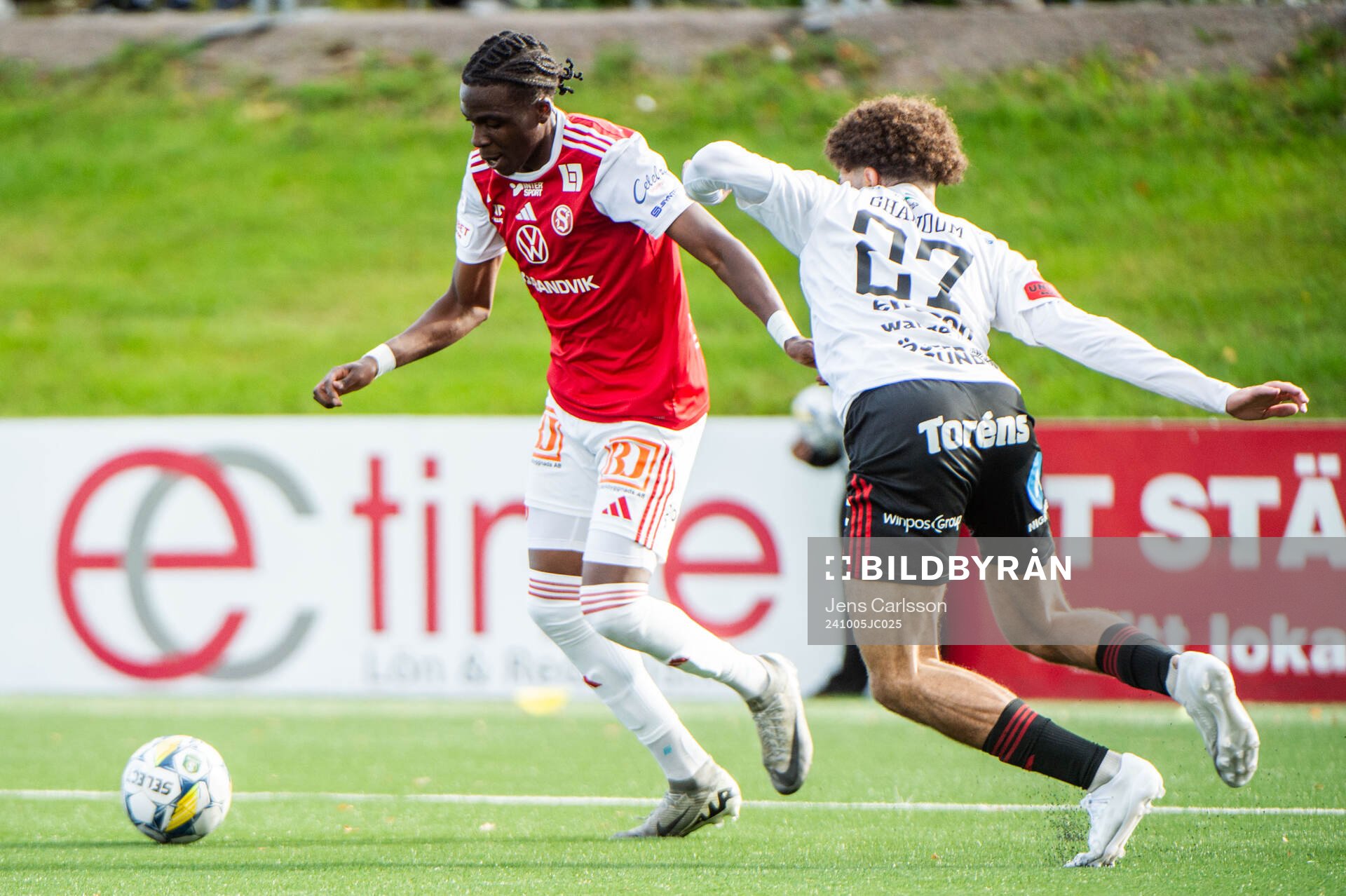 Sandvikens Calvin Kabuye och Östersunds Ziad Ghanoum