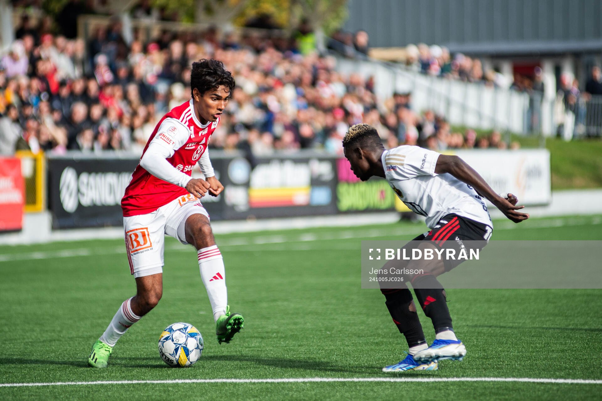 Sandvikens Jonathan Karlsson och Östersunds Assiedou