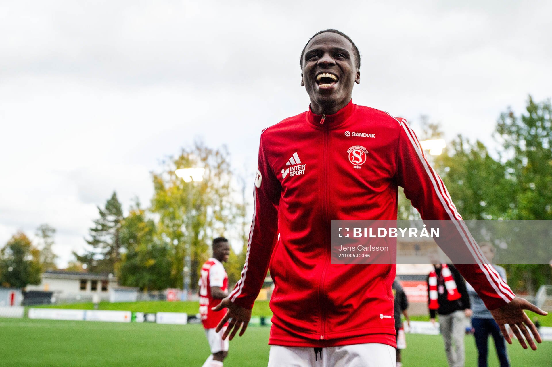 Sandvikens Calvin Kabuye jublar