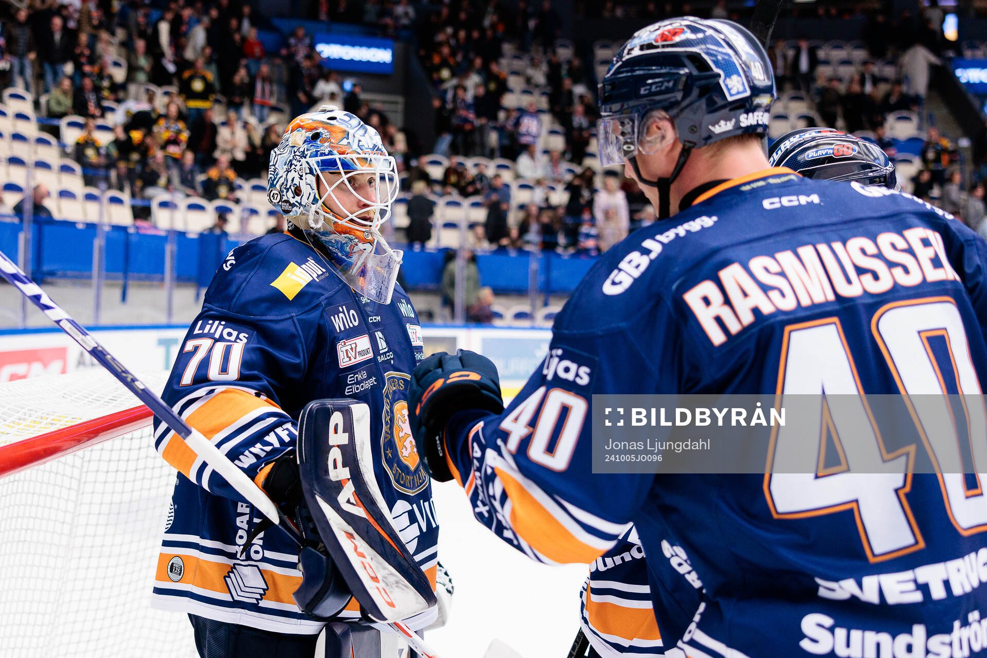 Växjös målvakt Adam Åhman och Dennis Rasmussen jublar