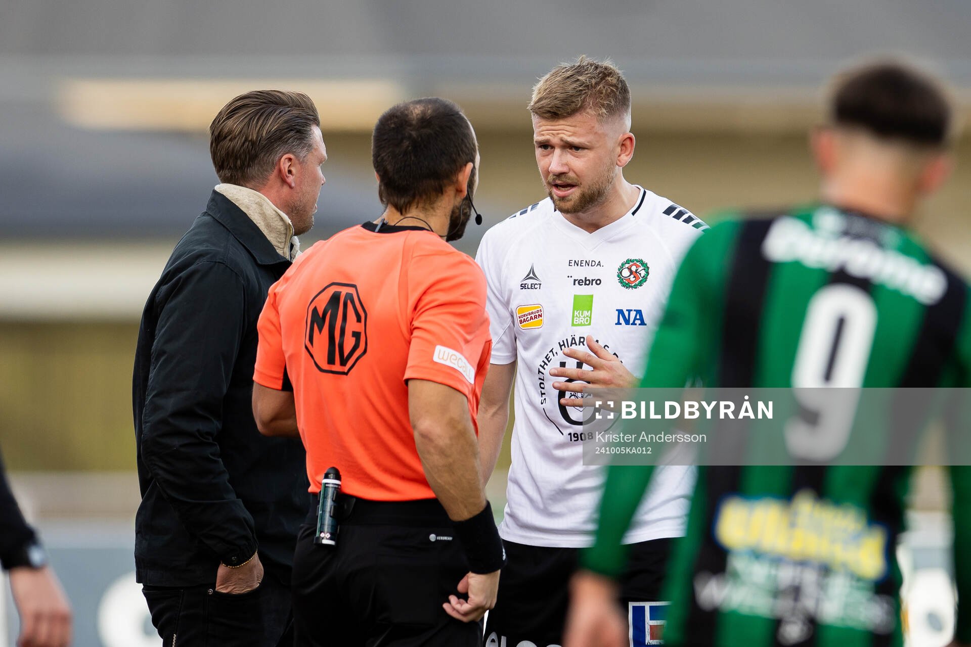 Örebros Niclas Bergmark får gult kort