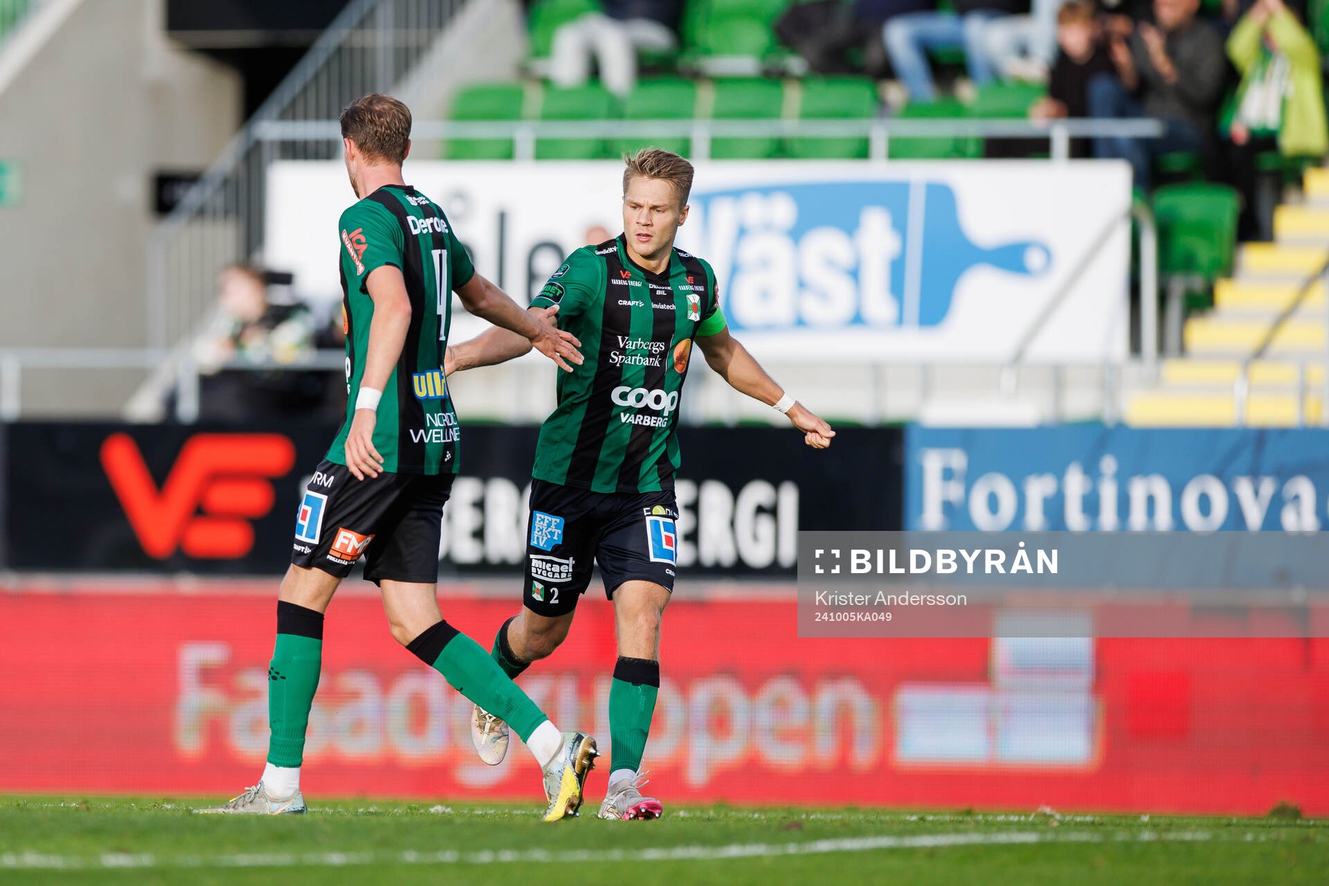 Varbergs Gustav Broman jublar efter 1-1 under fotbollsmatchen i Superettan mellan Varberg och Örebro den 5 oktober 2024 i Varberg. 