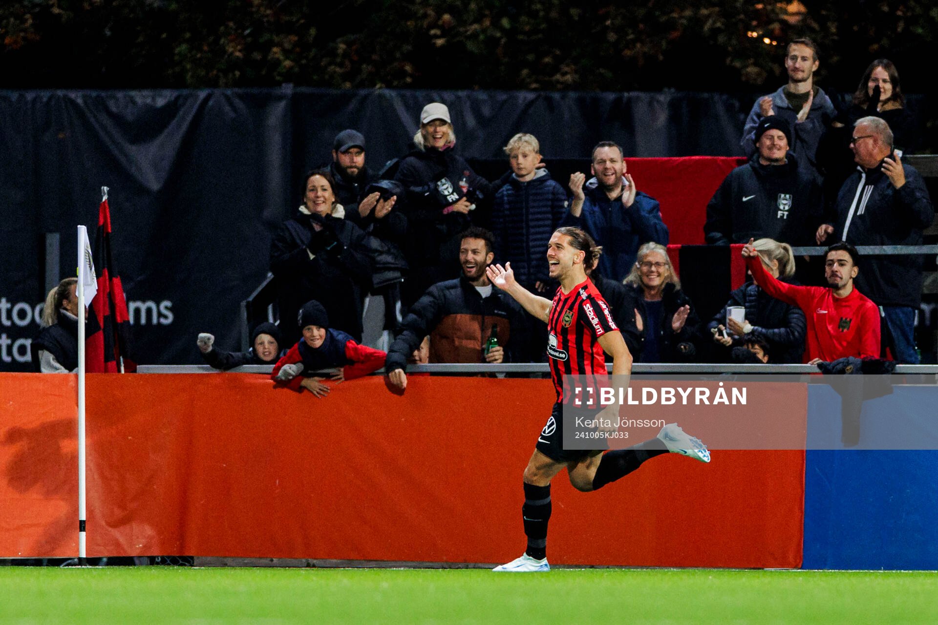 Brommapojkarnas Nikola Vasic jublar