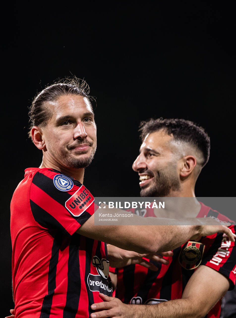 Brommapojkarnas Nikola Vasic jublar med André Calisir