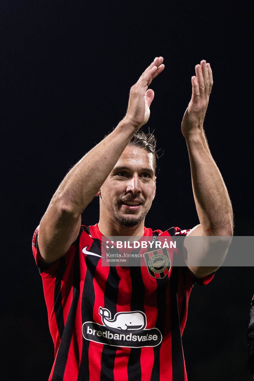 Brommapojkarnas Nikola Vasic jublar