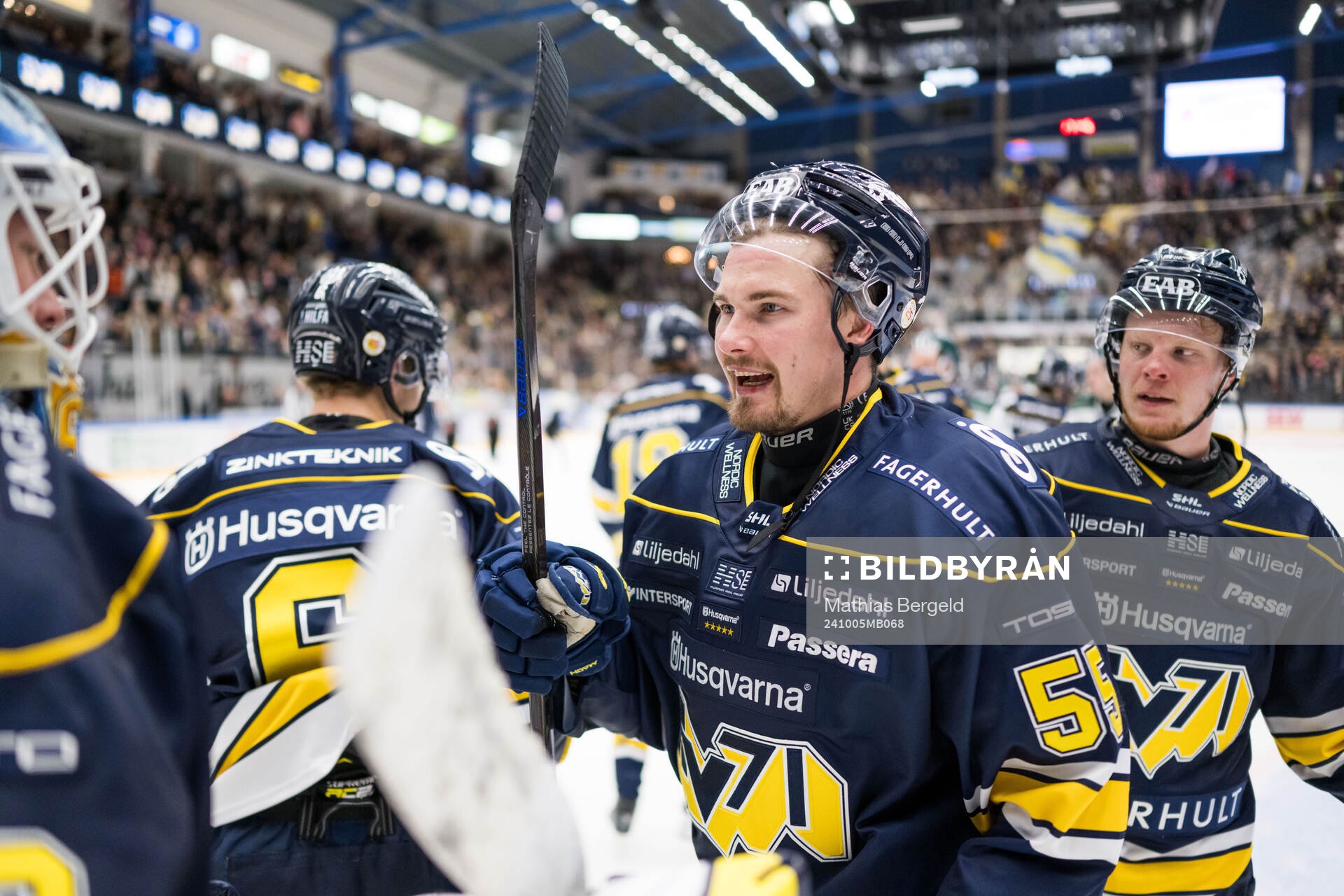 HV71s Mikael Seppälä jublar