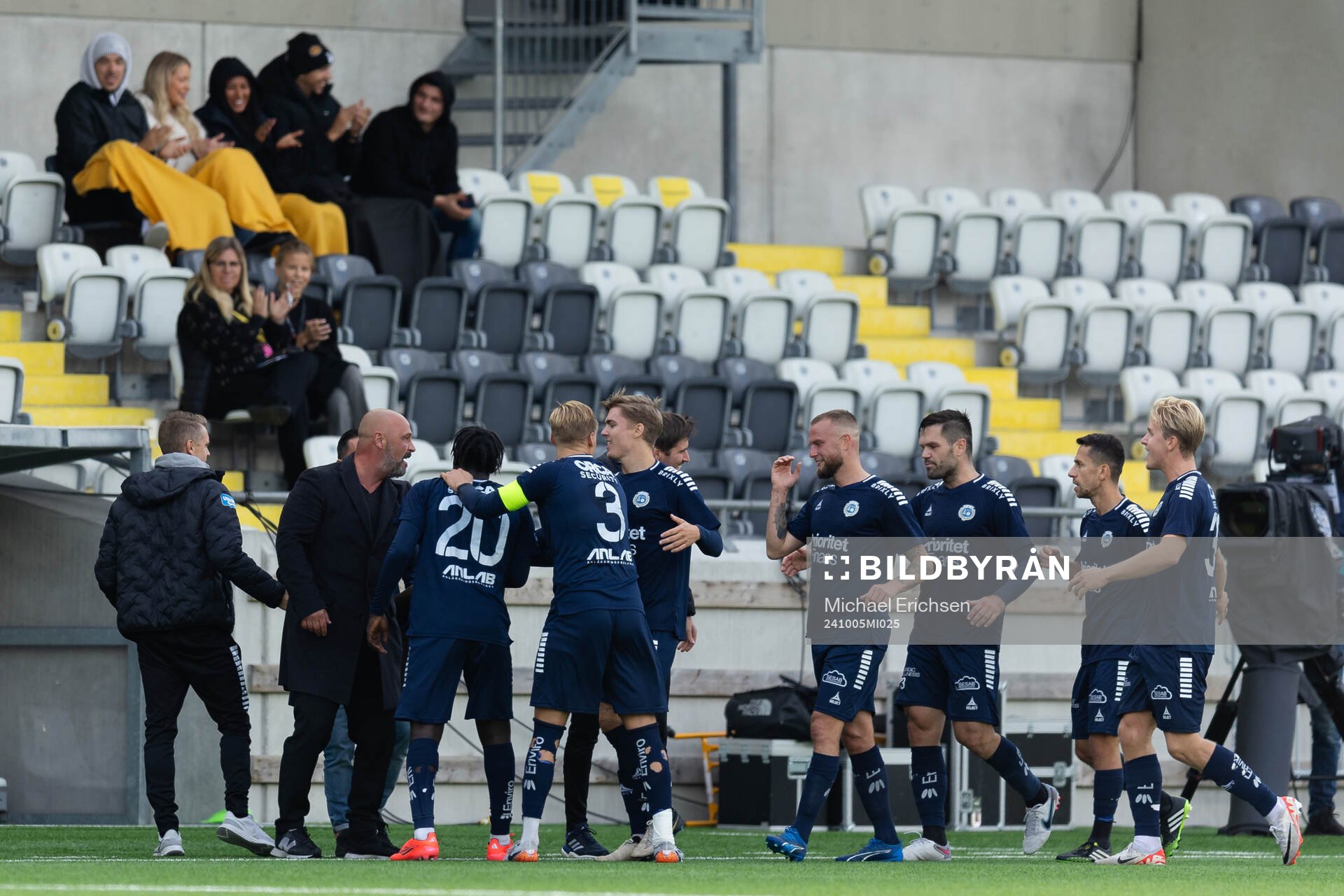 Utsiktens Kalipha Jawla jublar