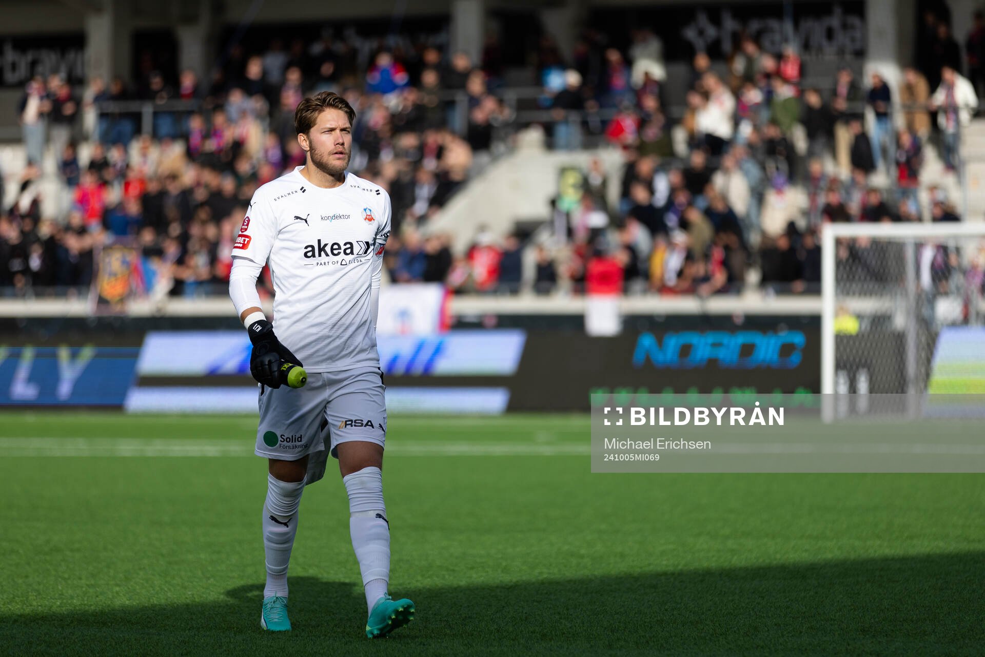 Helsingborgs målvakt Kalle Joelsson deppar