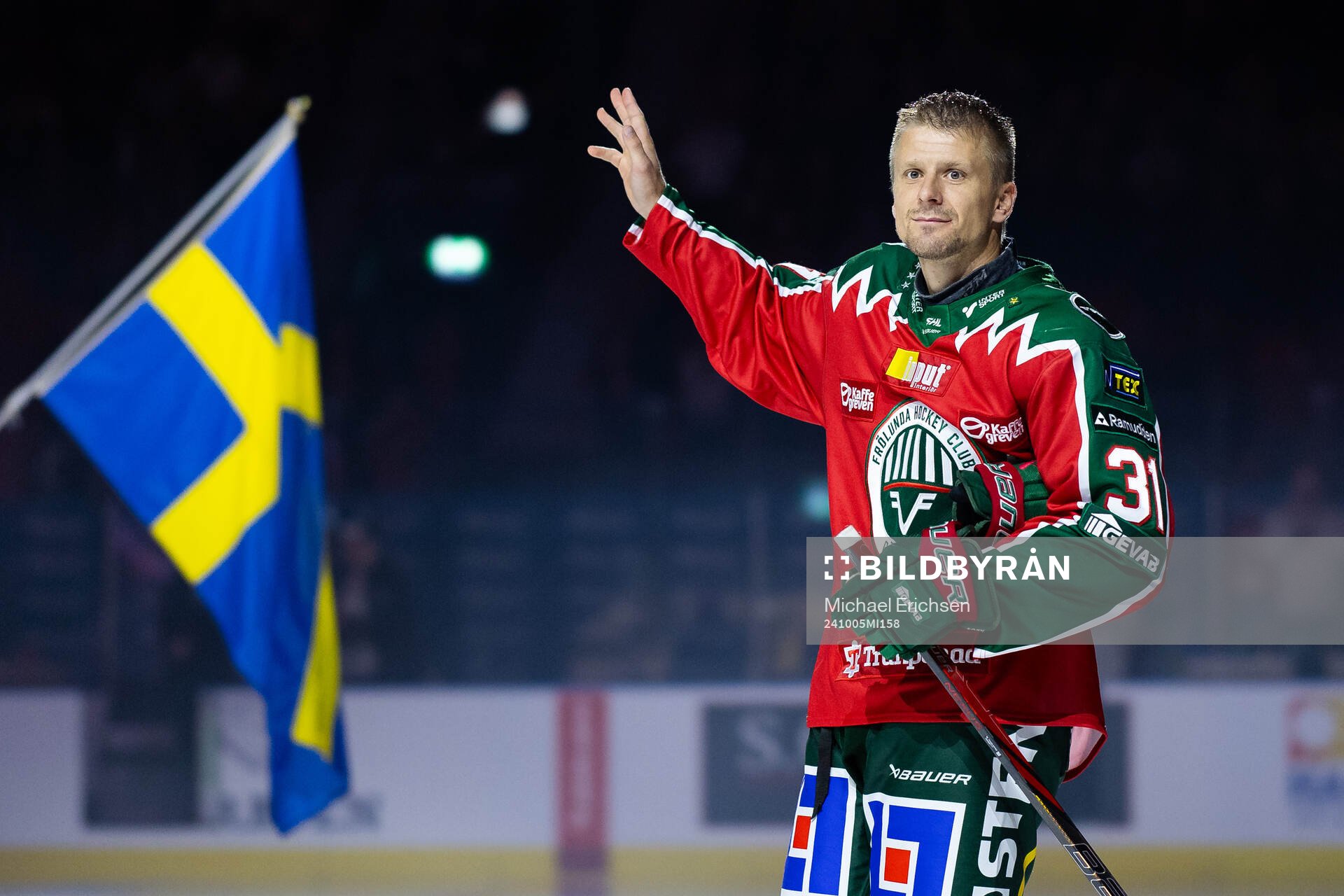 Frölundas Nicklas Lasu uppvaktas för sina 900 spelade