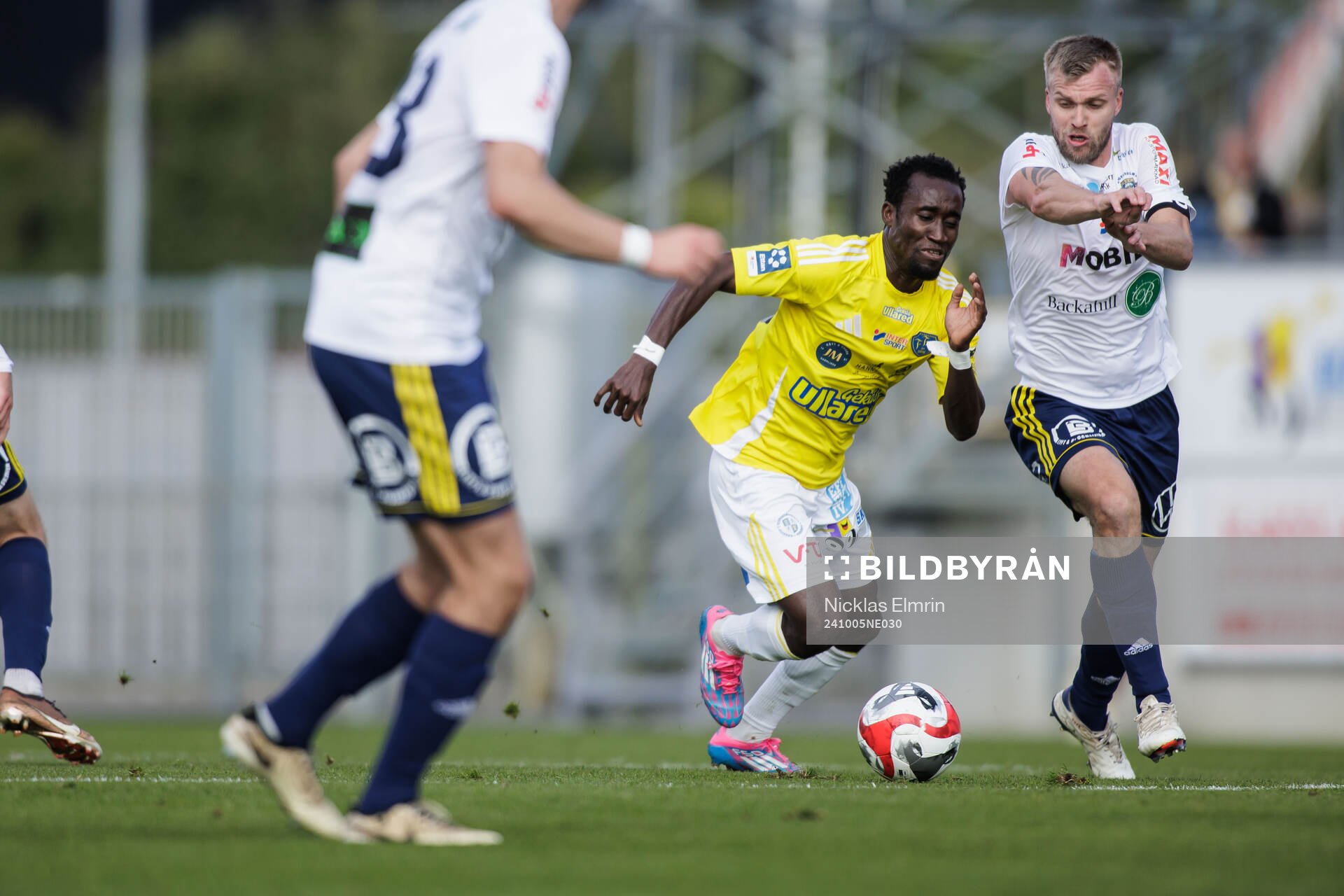 Falkenbergs FFs Wanbe Godwin Aguda och Ängelholms Robin