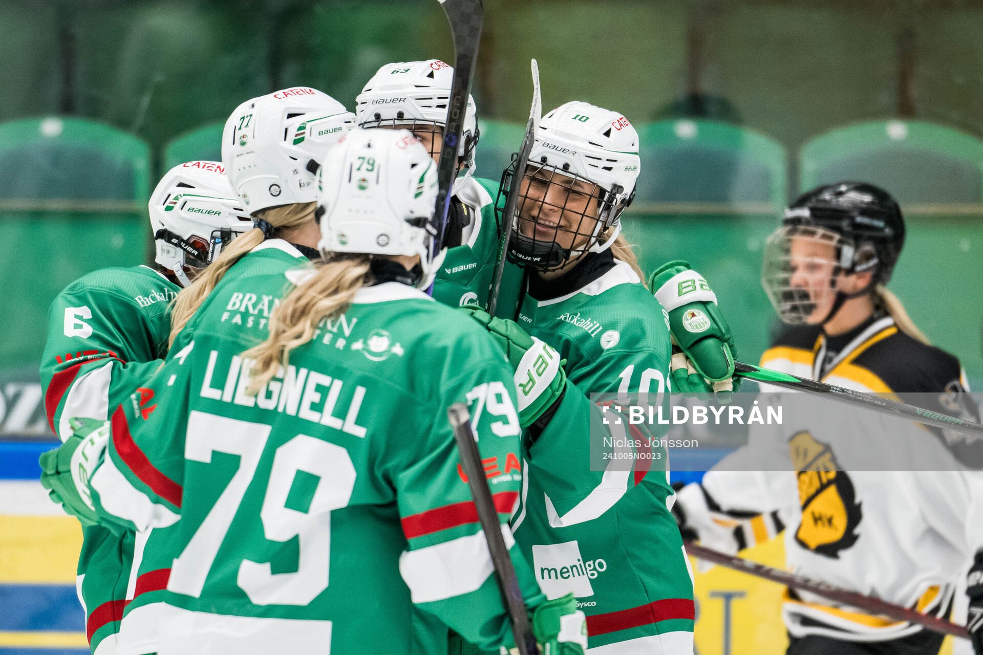 Rögles Wilma Hjelm jublar