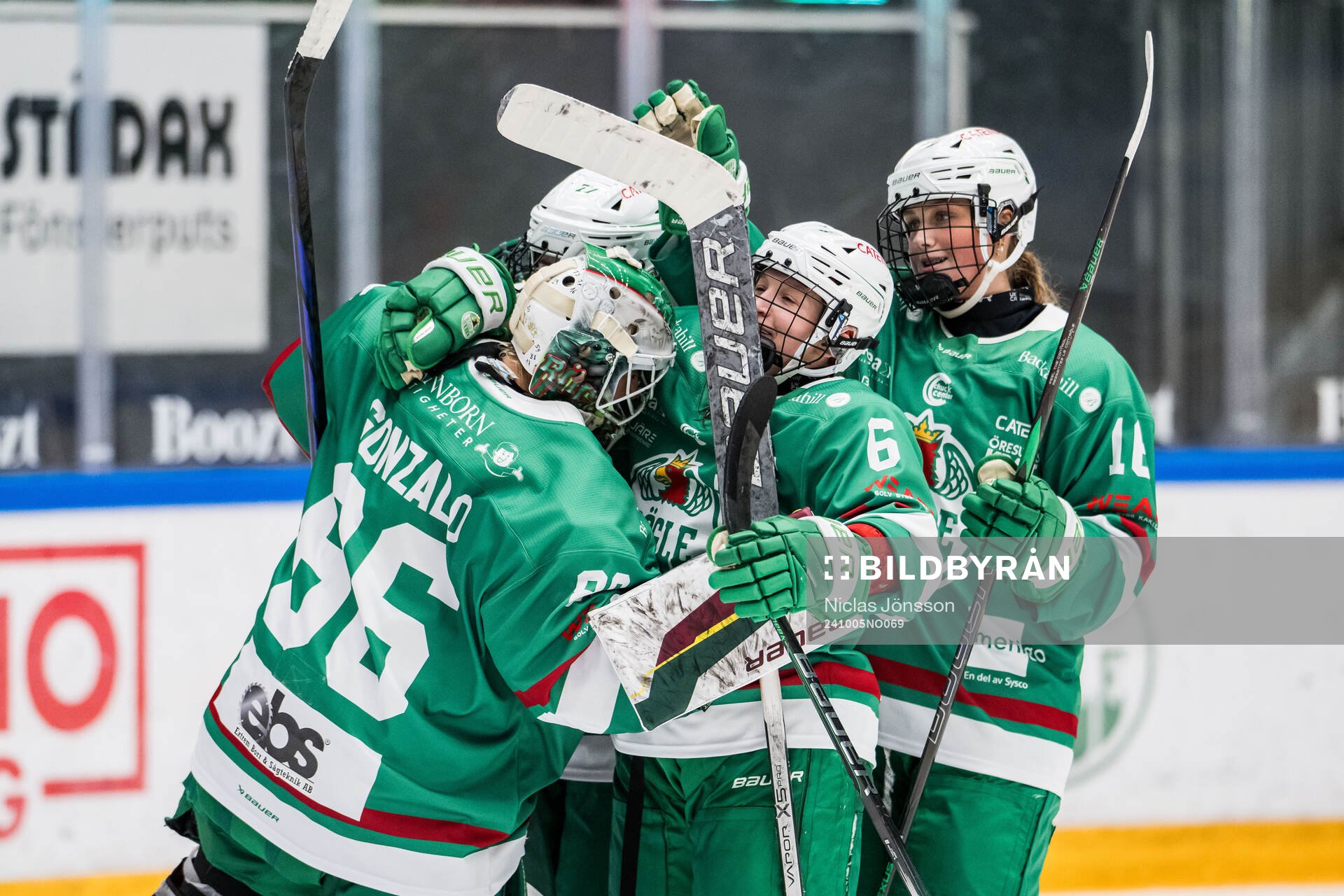 Rögles målvakt Alba Gonzalo, Margot Huot-Marchand och Moa
