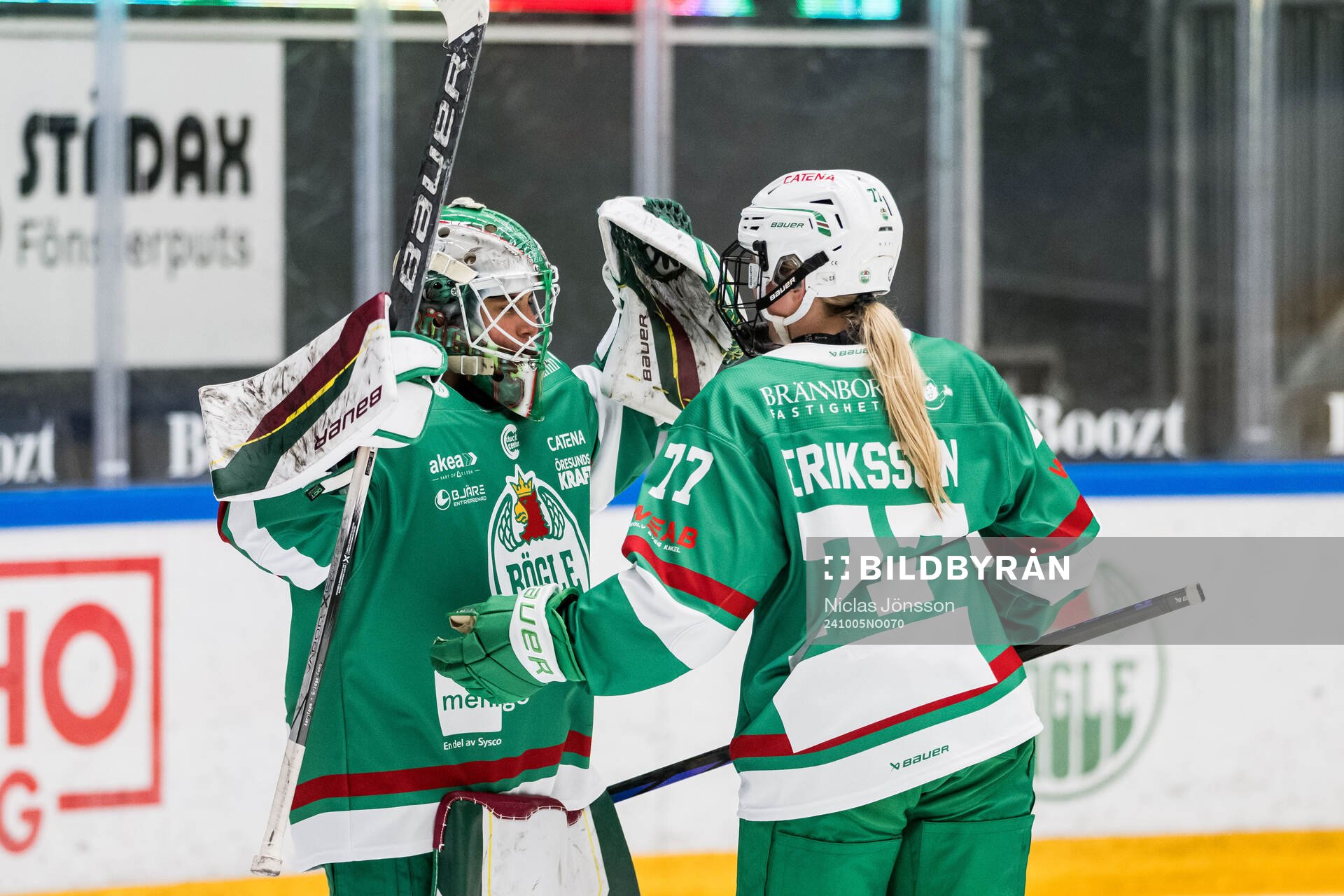 Rögles målvakt Alba Gonzalo och Sibelle Eriksson