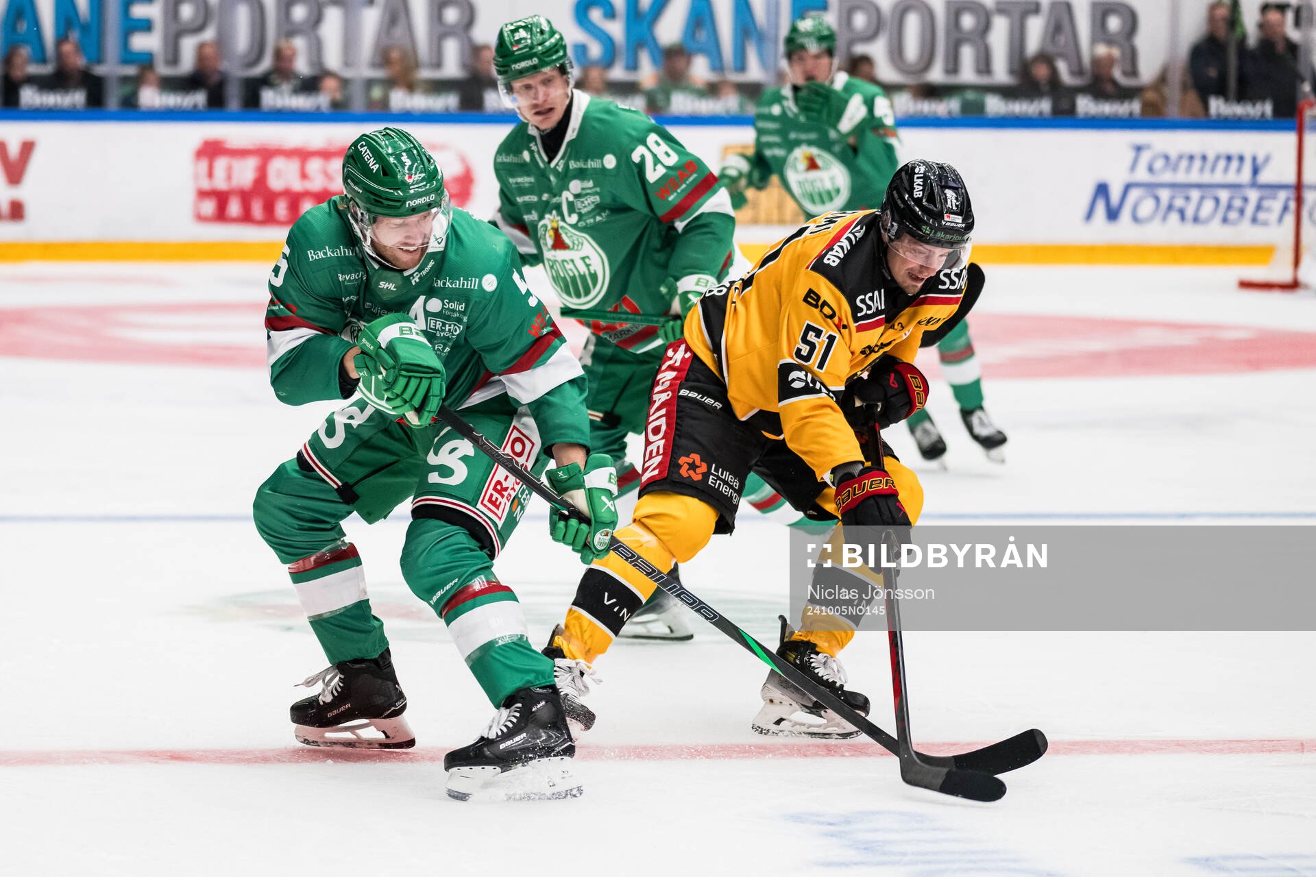 Rögles Ludvig Claesson och Luleås Markus Nurmi