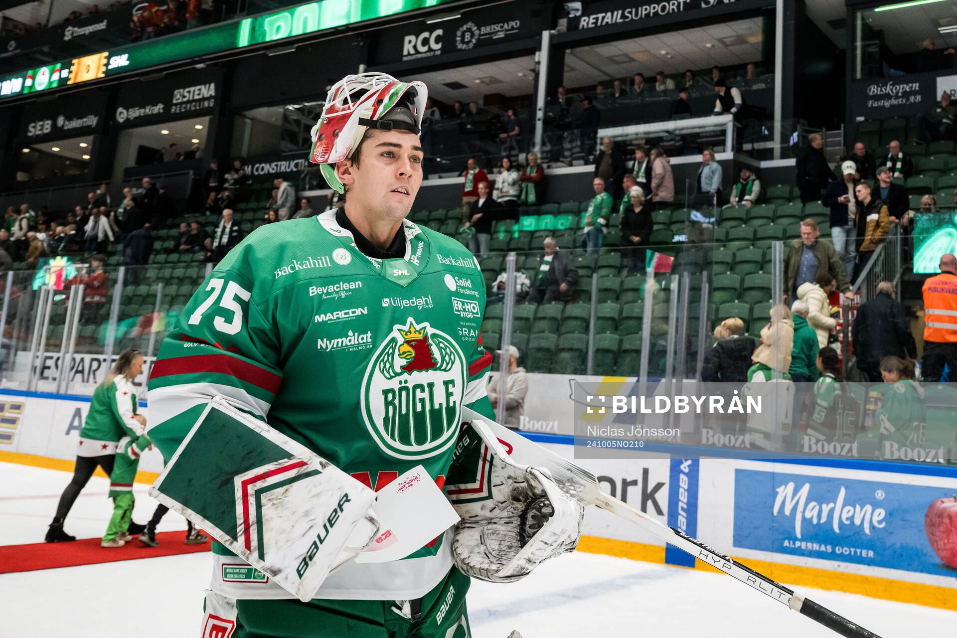Rögles målvakt Arvid Holm deppar och