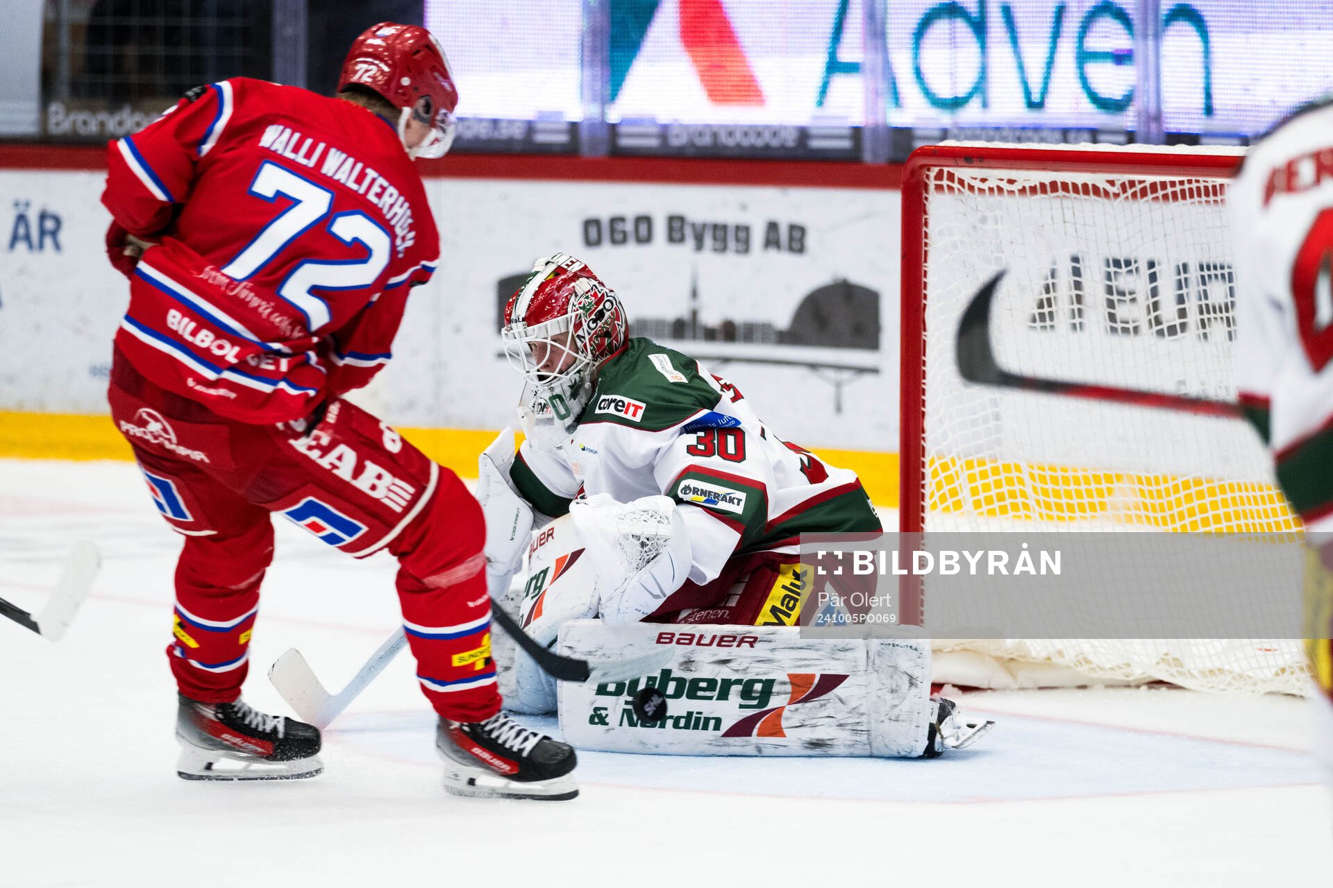 Timrås Erik Walli Walterholm och MoDos målvakt Lassi