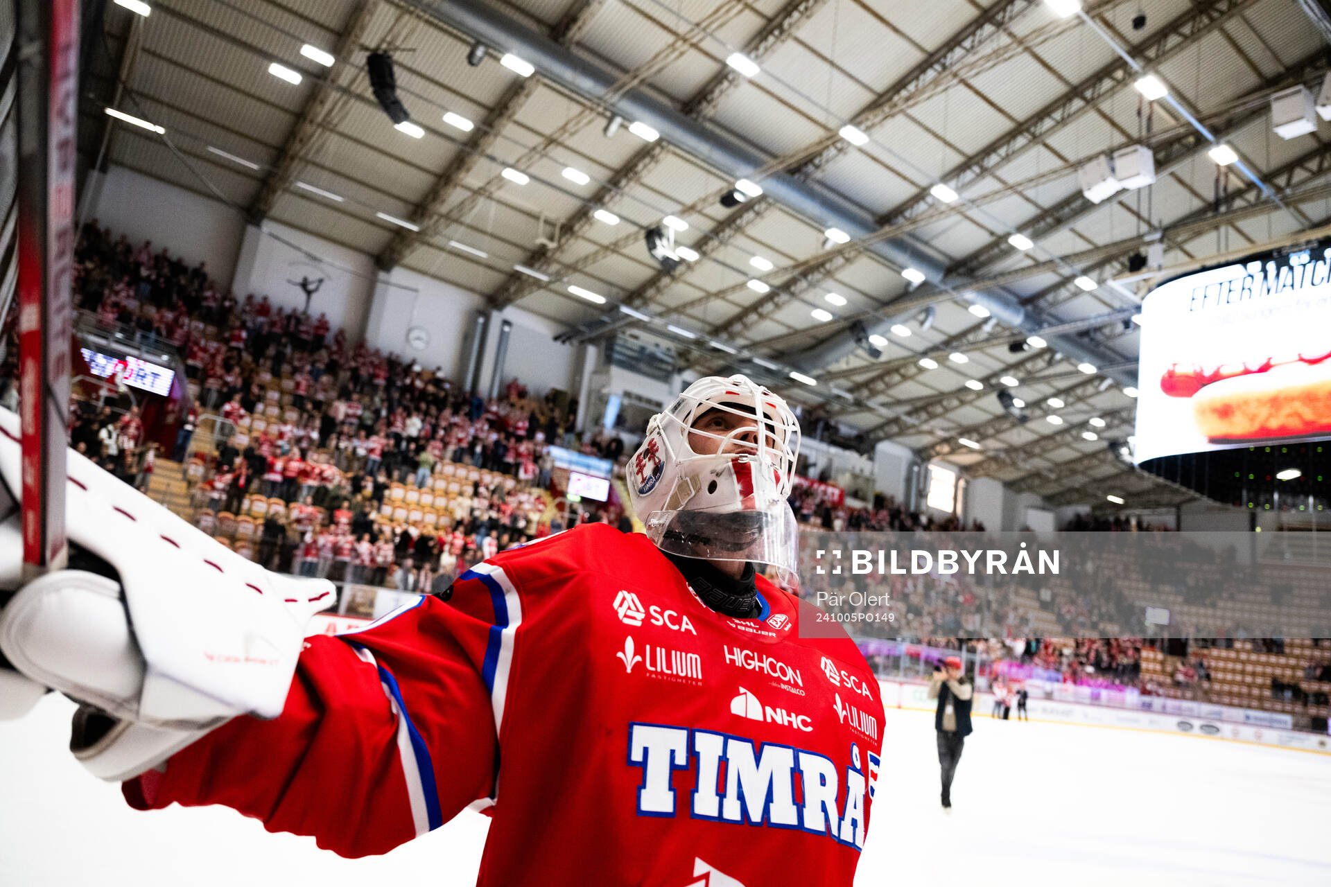 Timrås målvakt Jacob Johansson jublar
