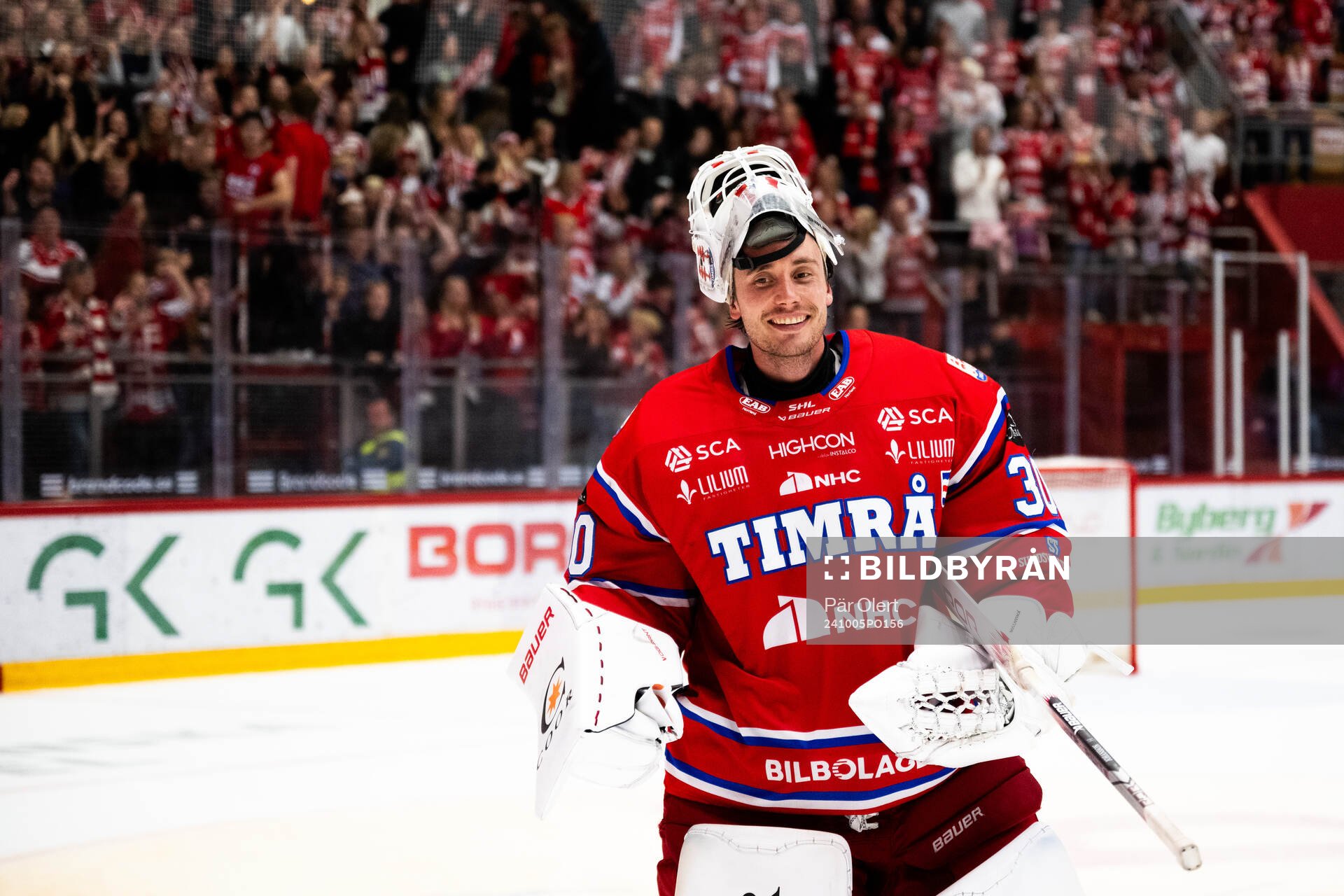 Timrås målvakt Jacob Johansson jublar