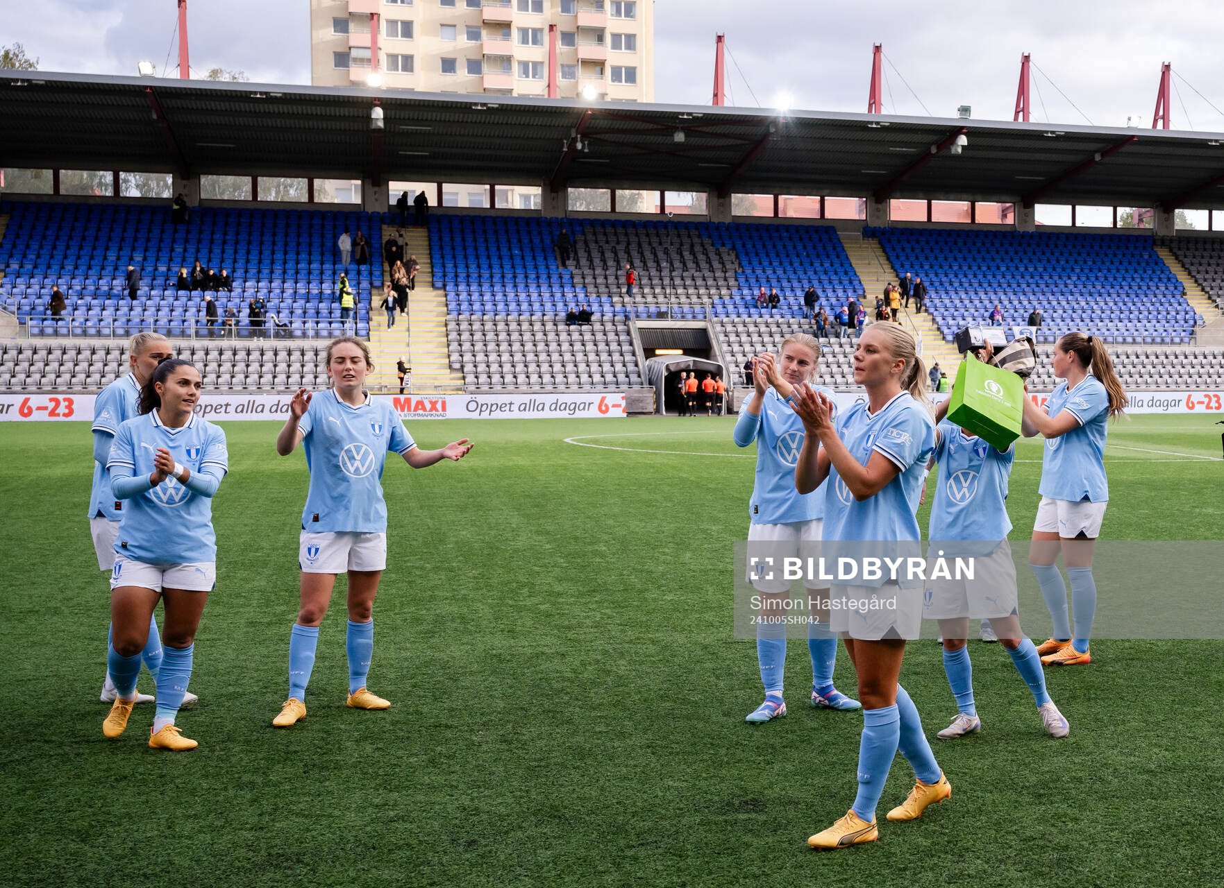 Malmö FFs spelare jublar efter fotbollsmatchen i Elitettan mellan Eskilstuna United och Malmö FF den 5 oktober 2024 i Eskilstuna.
