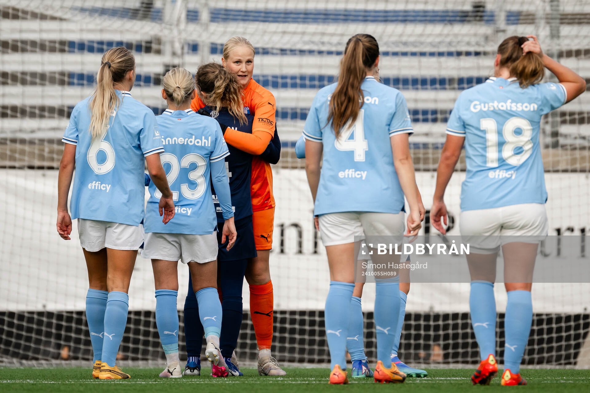Malmö FFs målvakt Kathrine Østergaard Larsen jublar