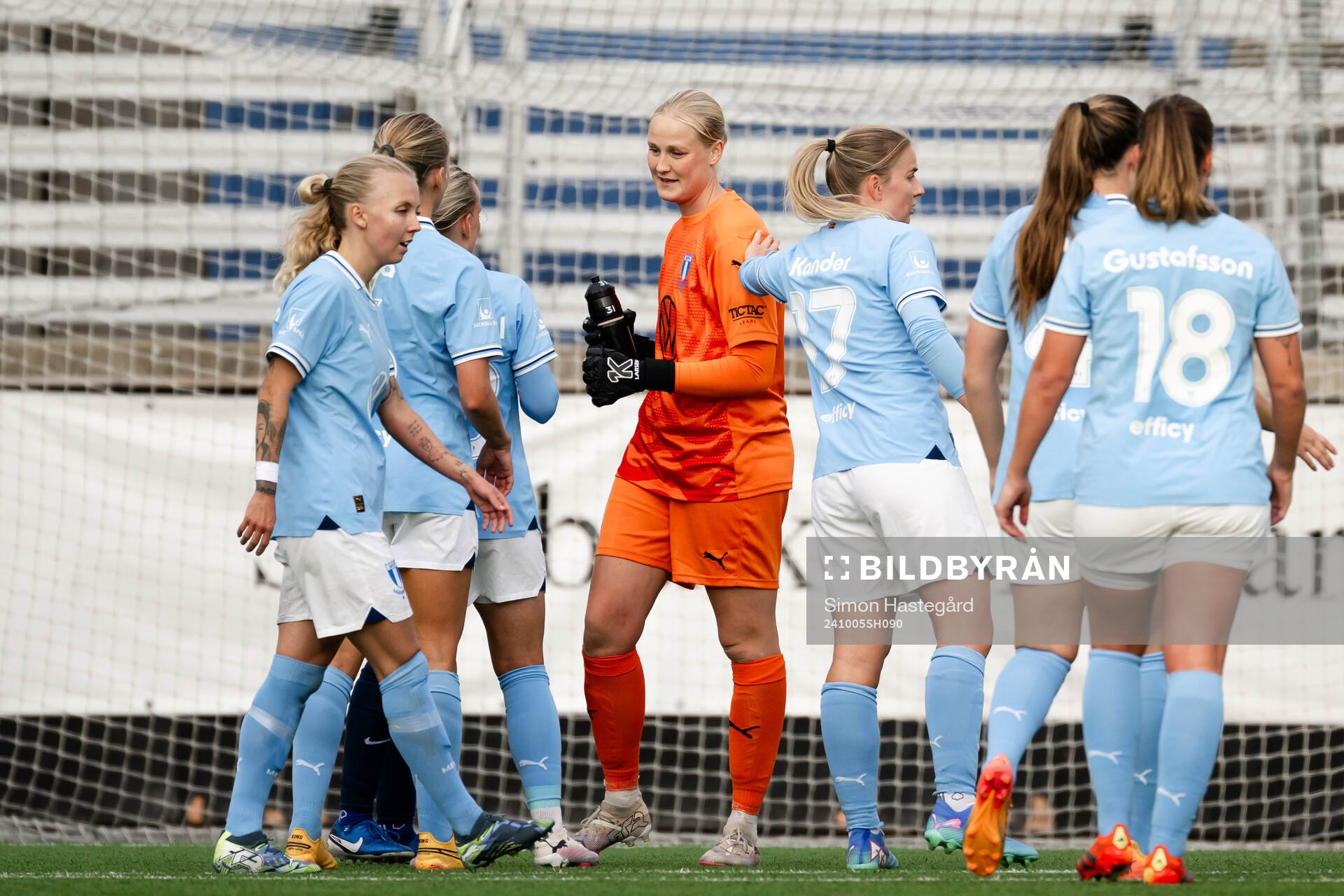 Malmö FFs målvakt Kathrine Østergaard Larsen jublar