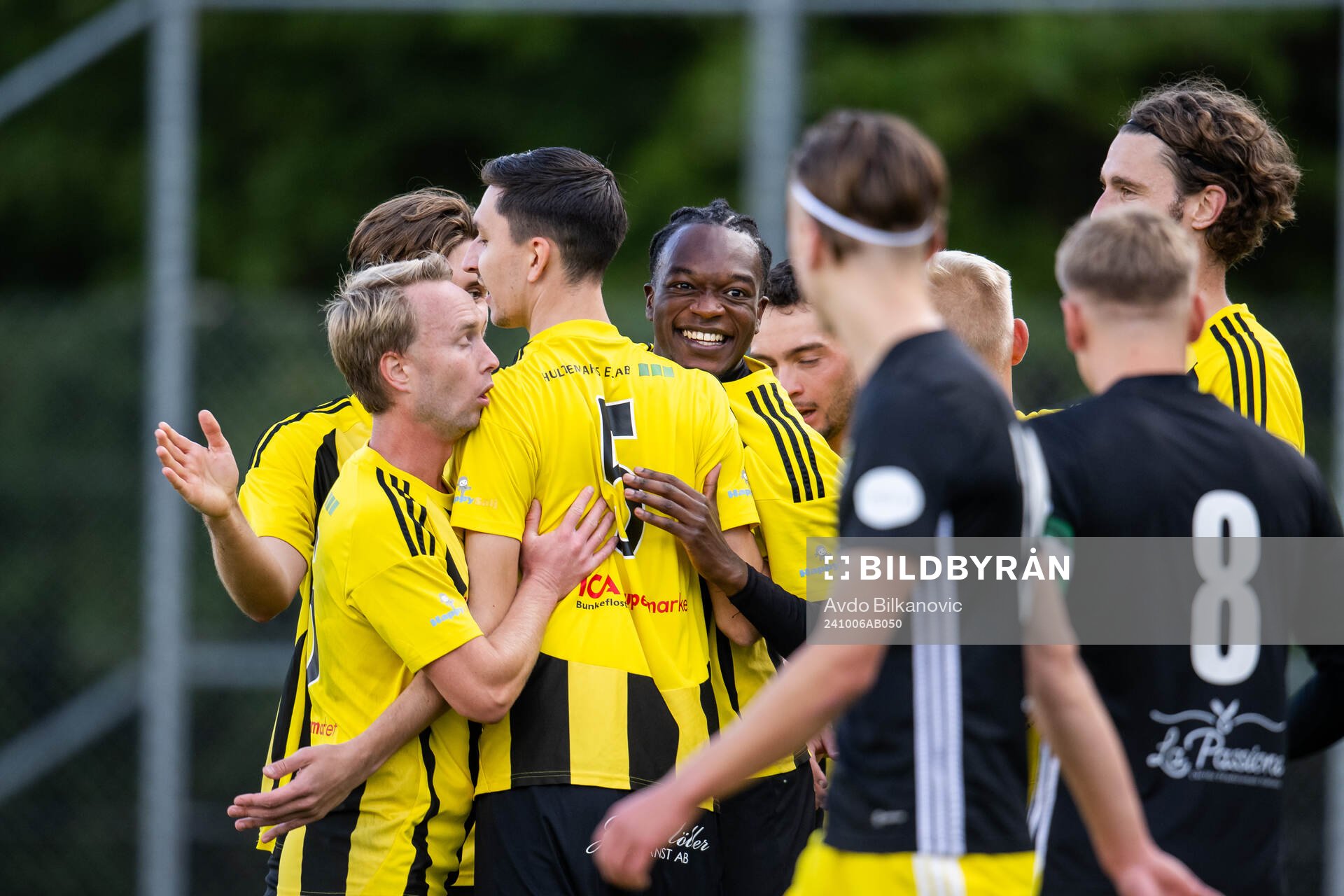 Bunkeflos Kevin Molinga jublar efter 1-0 målet under fotbollsmatchen i Division 4 Sydvästra Skåne mellan Bunkeflo FF och Malmö City den 6 oktober 2024 i Malmö.
