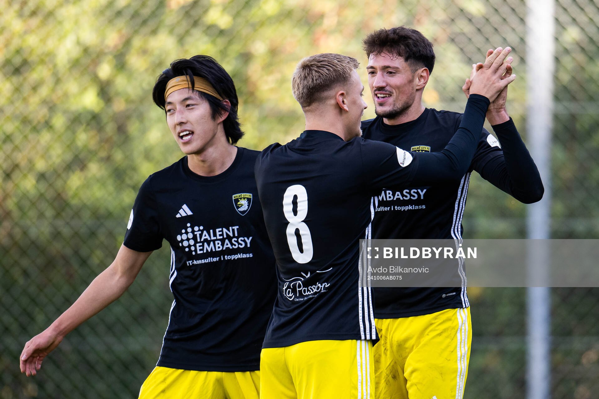 Malmö Citys Oscar Jägare och Nimet Mecaj jublar