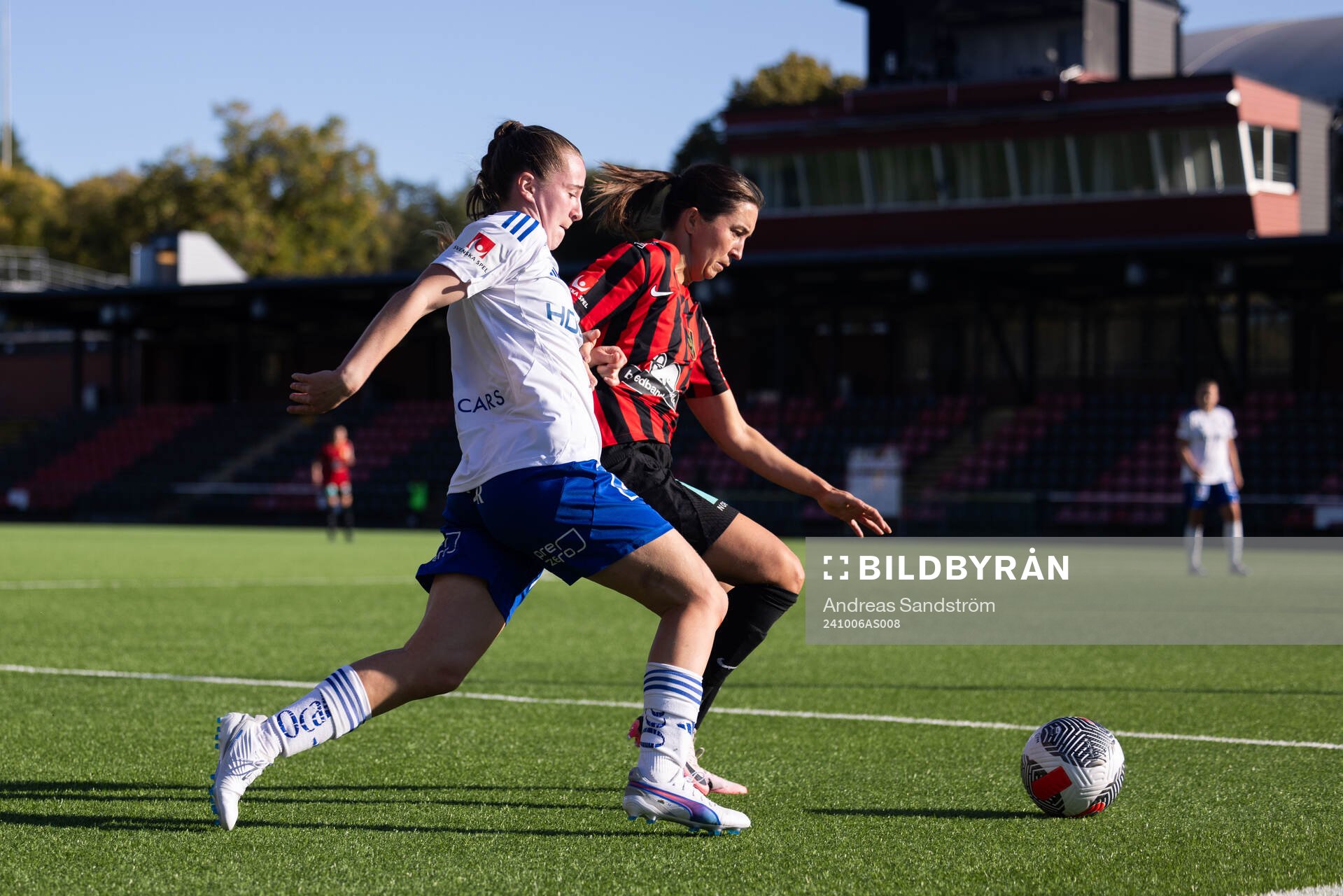 IFK Norrköpings Carrie Jones och Brommapojkarnas Fanny