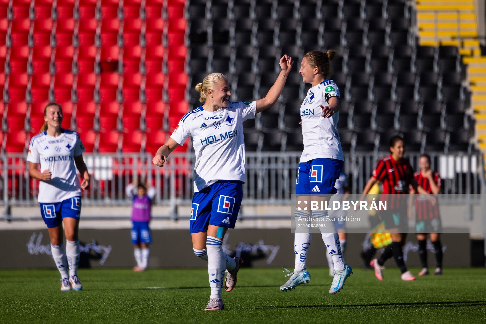 IFK Norrköpings Wilma Leidhammar (v) gör 0-1 och