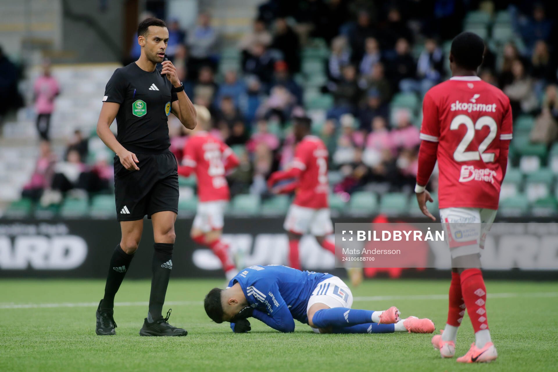 GIF Sundsvalls Marc Manchon har ont under fotbollsmatchen i Superettan mellan GIF Sundsvall och Degerfors den 6 oktober 2024 i Sundsvall.